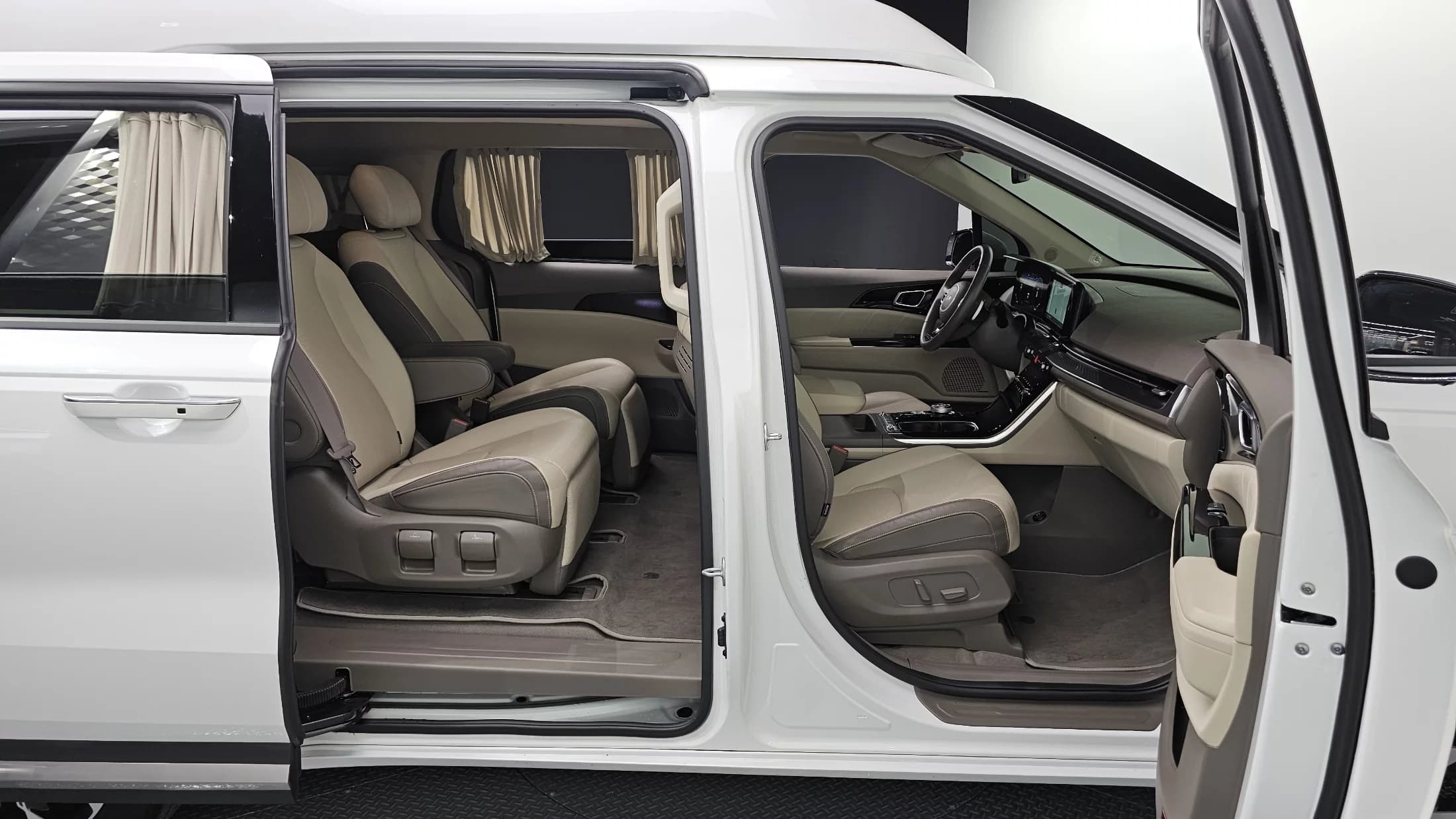 Kia Carnival Gasoline 7-Seater Hi-Limousine Signature, 2023 г. 34479 км. — фото 11