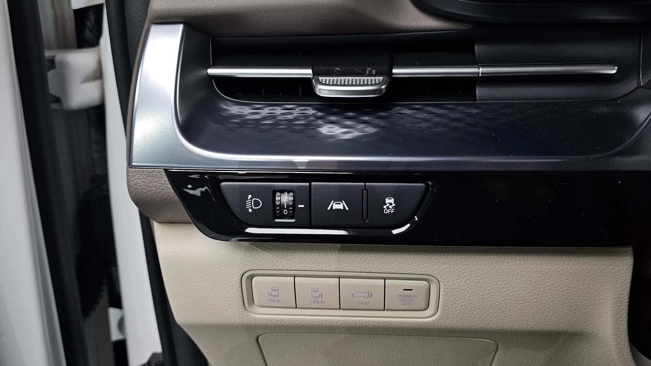Kia Carnival Gasoline 7-Seater Hi-Limousine Signature, 2023 г. 34479 км. — фото 13