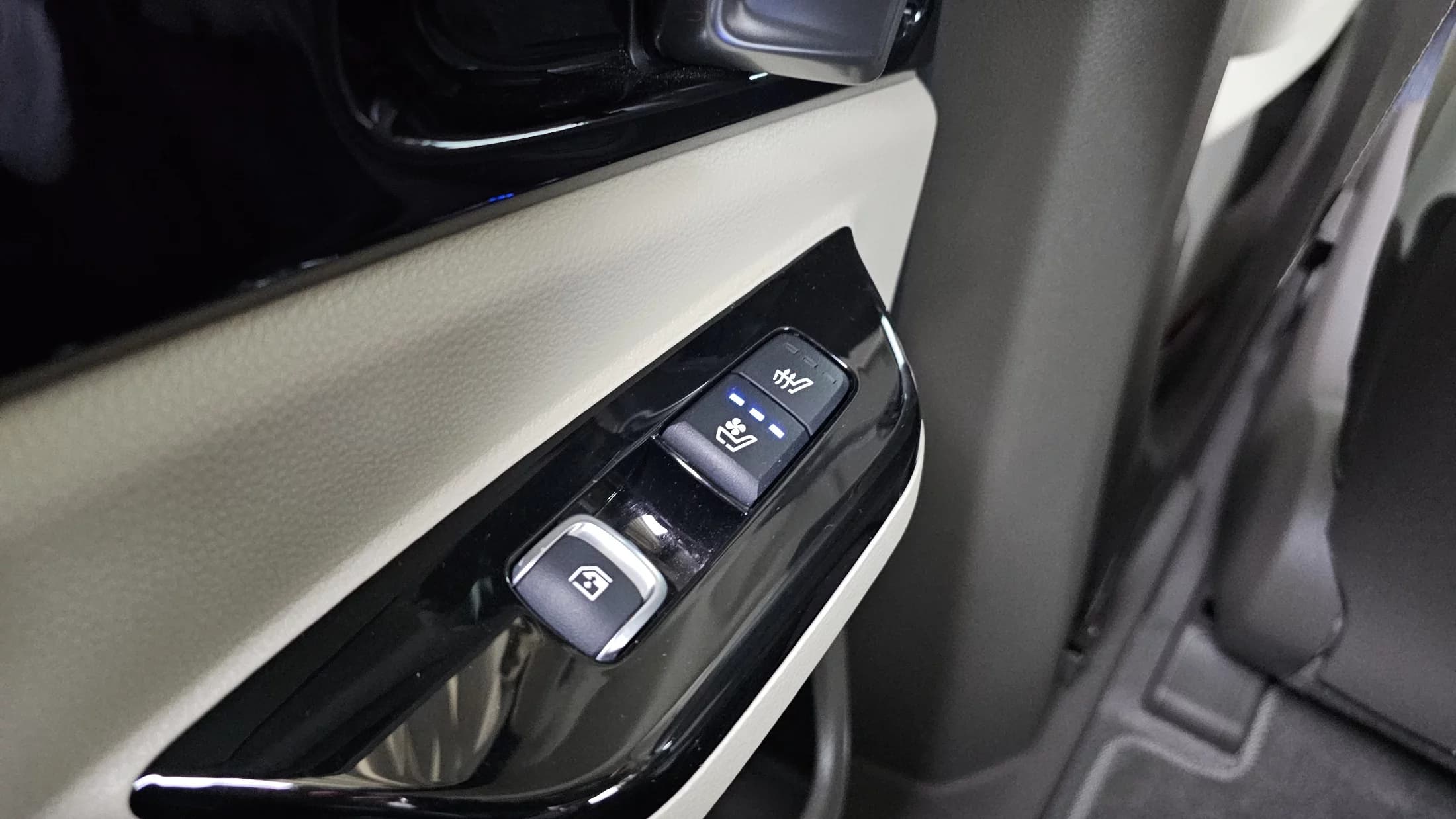 Kia Carnival Gasoline 7-Seater Hi-Limousine Signature, 2023 г. 34479 км. — фото 18