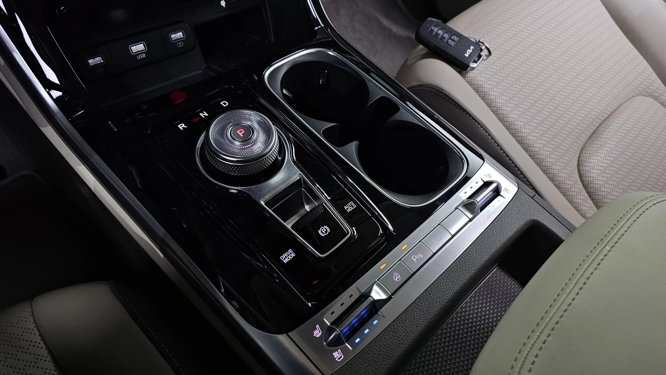 Kia Carnival Gasoline 7-Seater Hi-Limousine Signature, 2023 г. 34479 км. — фото 9