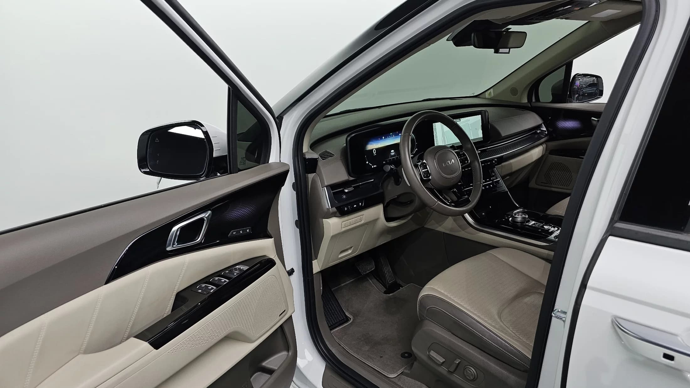 Kia Carnival Gasoline 7-Seater Hi-Limousine Signature, 2023 г. 34479 км. — фото 10