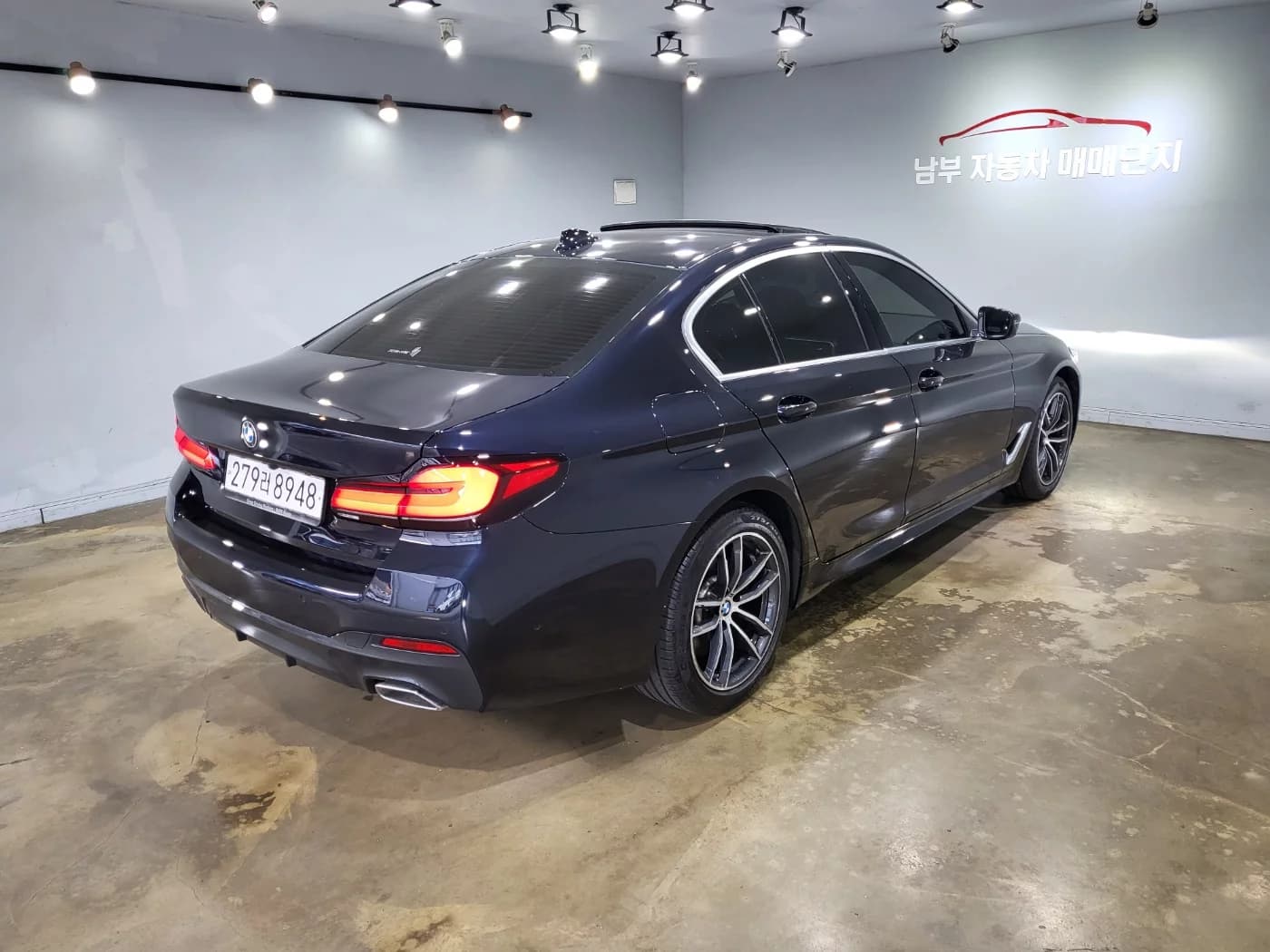 BMW 5-Series 520i M Sport, 2023 г. 28210 км. — фото 4