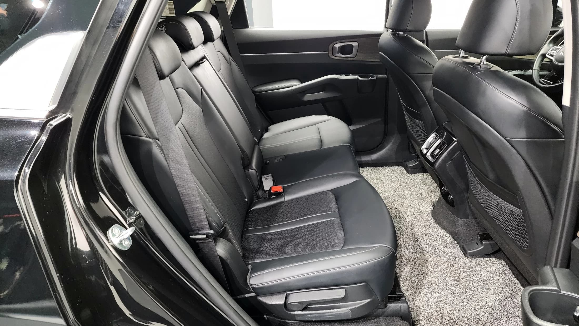 Kia Sorento Gasoline 2.5T 2WD Prestige, 2023 г. 5646 км. — фото 12