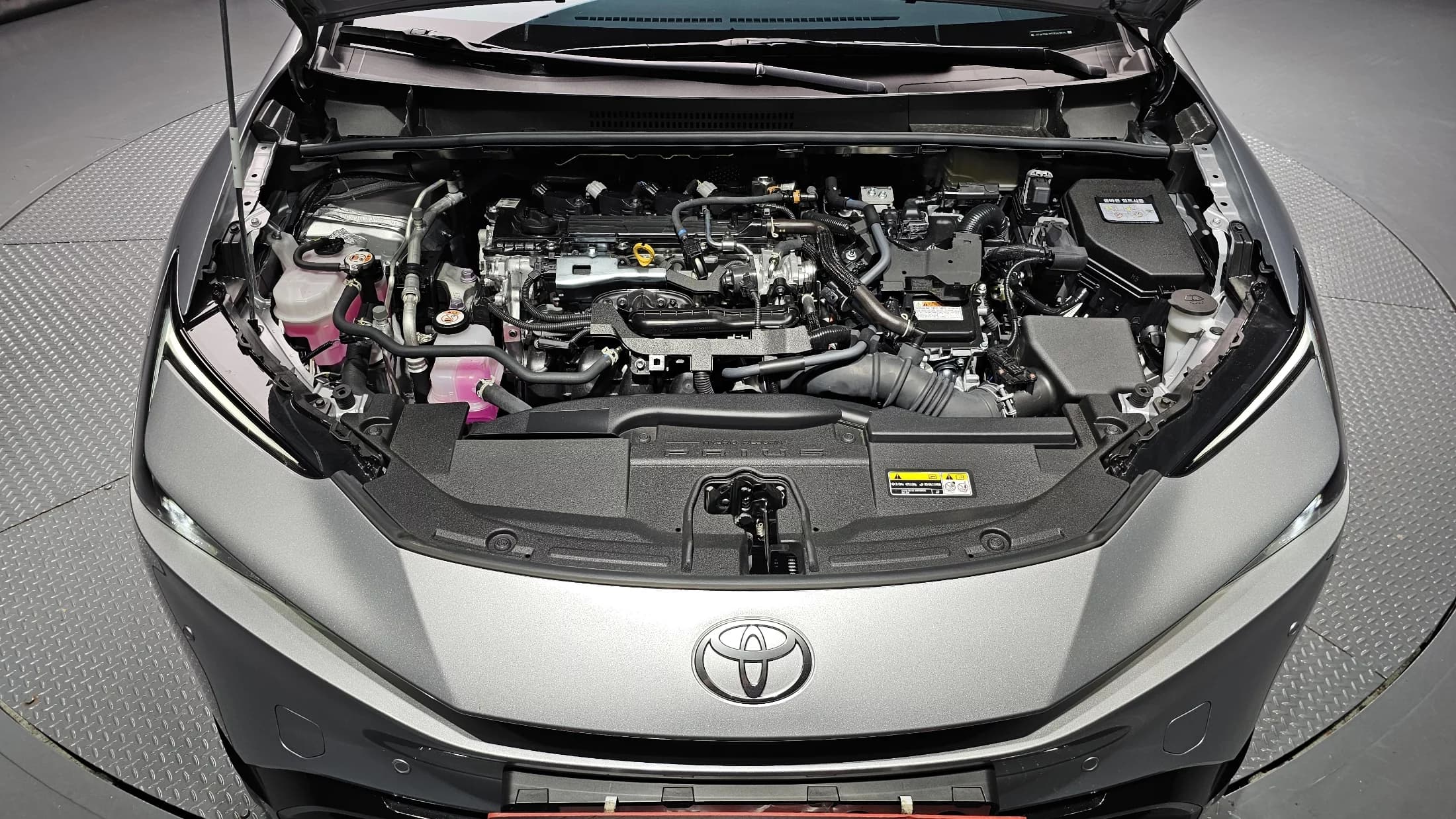 Toyota PRIUS 2.0 XLE, гибрид, 2025 г. 2672 км. — фото 6