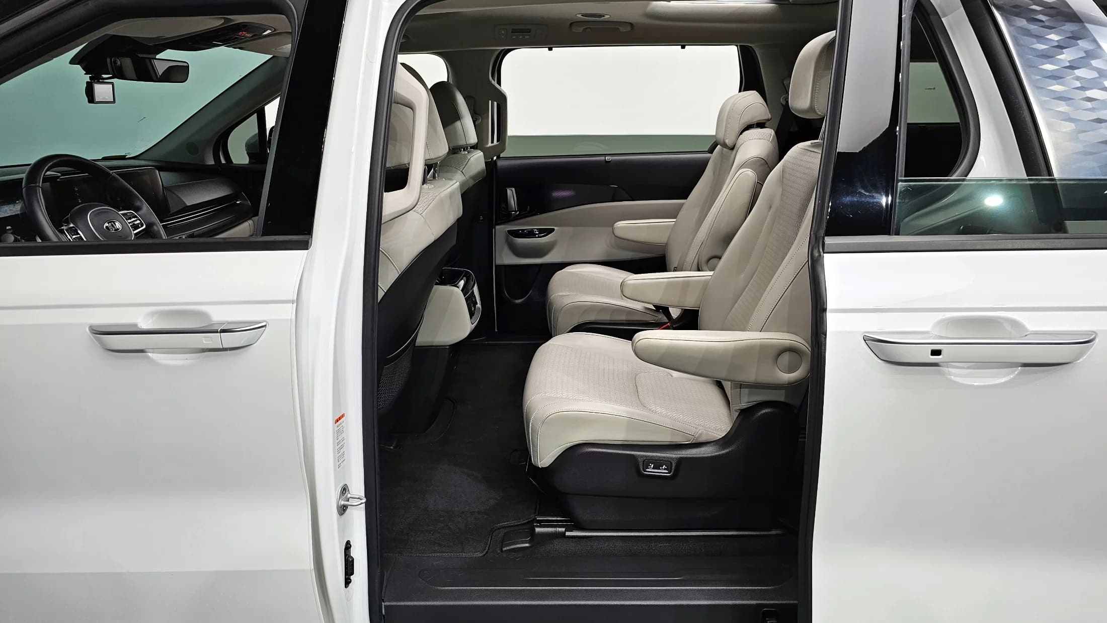 Kia Carnival 9-Seater Signature, 2021 г. 39854 км. — фото 12