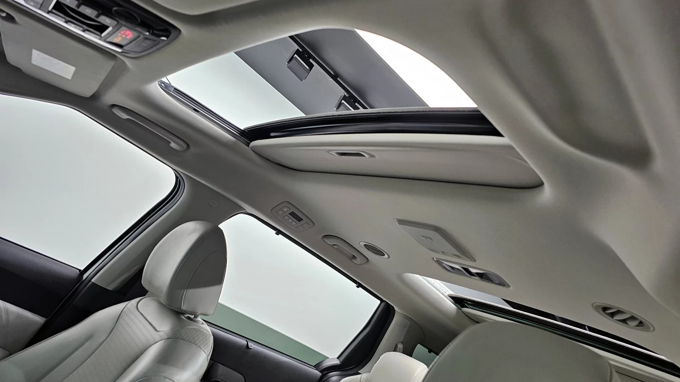 Kia Carnival 9-Seater Signature, 2021 г. 39854 км. — фото 18