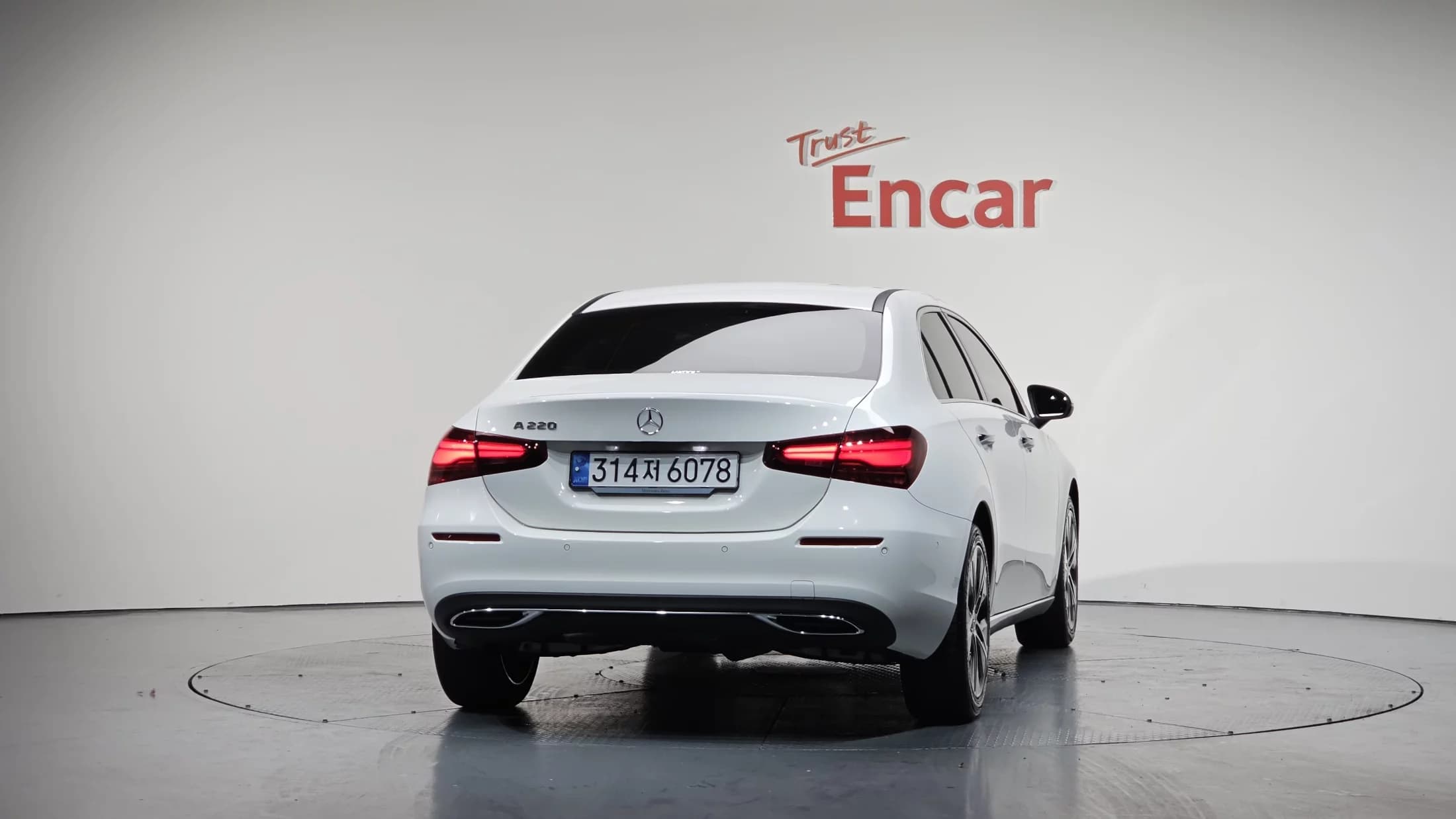 Mercedes-Benz A-Class A220 Sedan, 2024 г. 13223 км. — фото 4