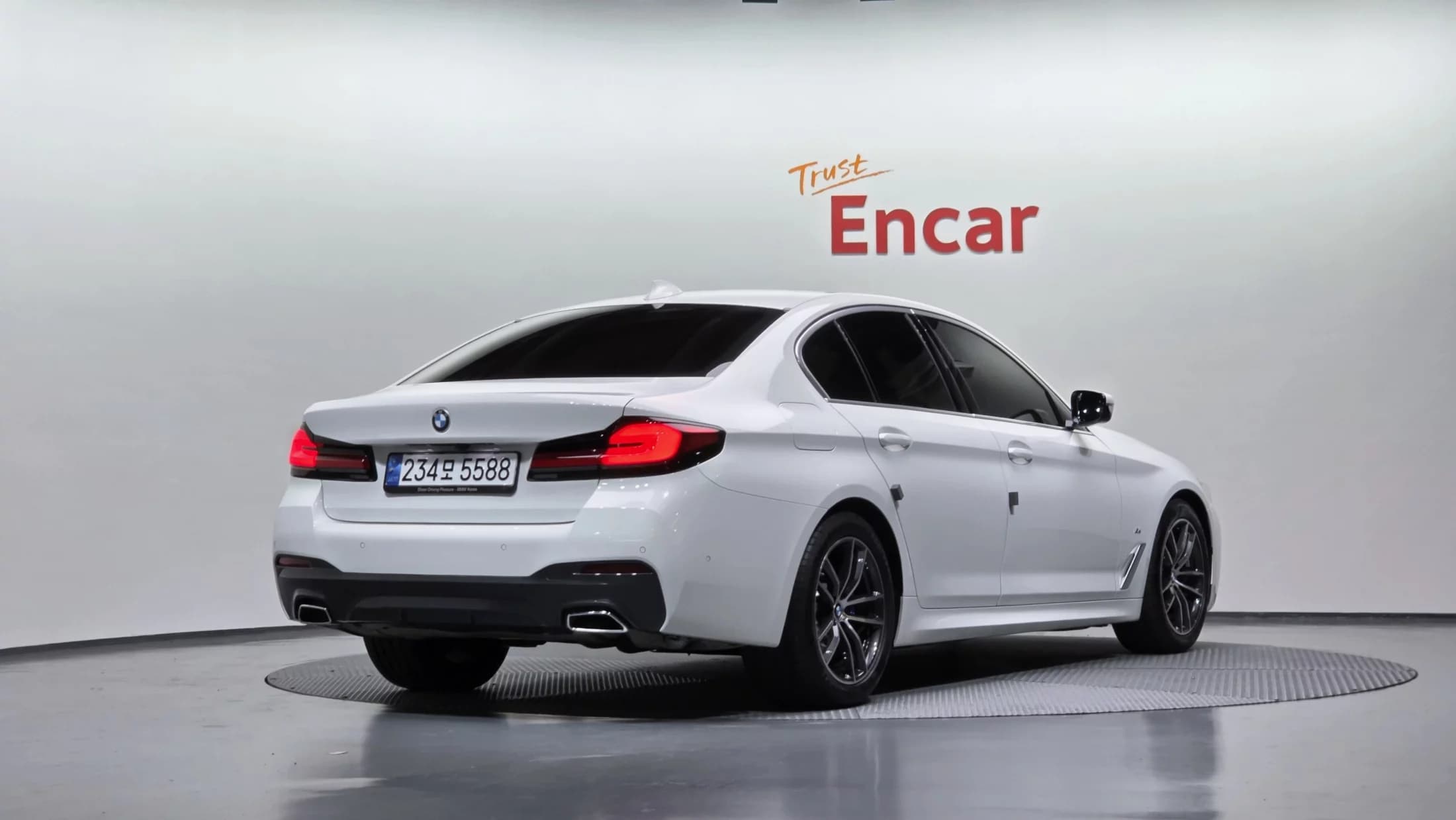 BMW 5-Series 520i M Sport, 2023 г. 14213 км. — фото 2
