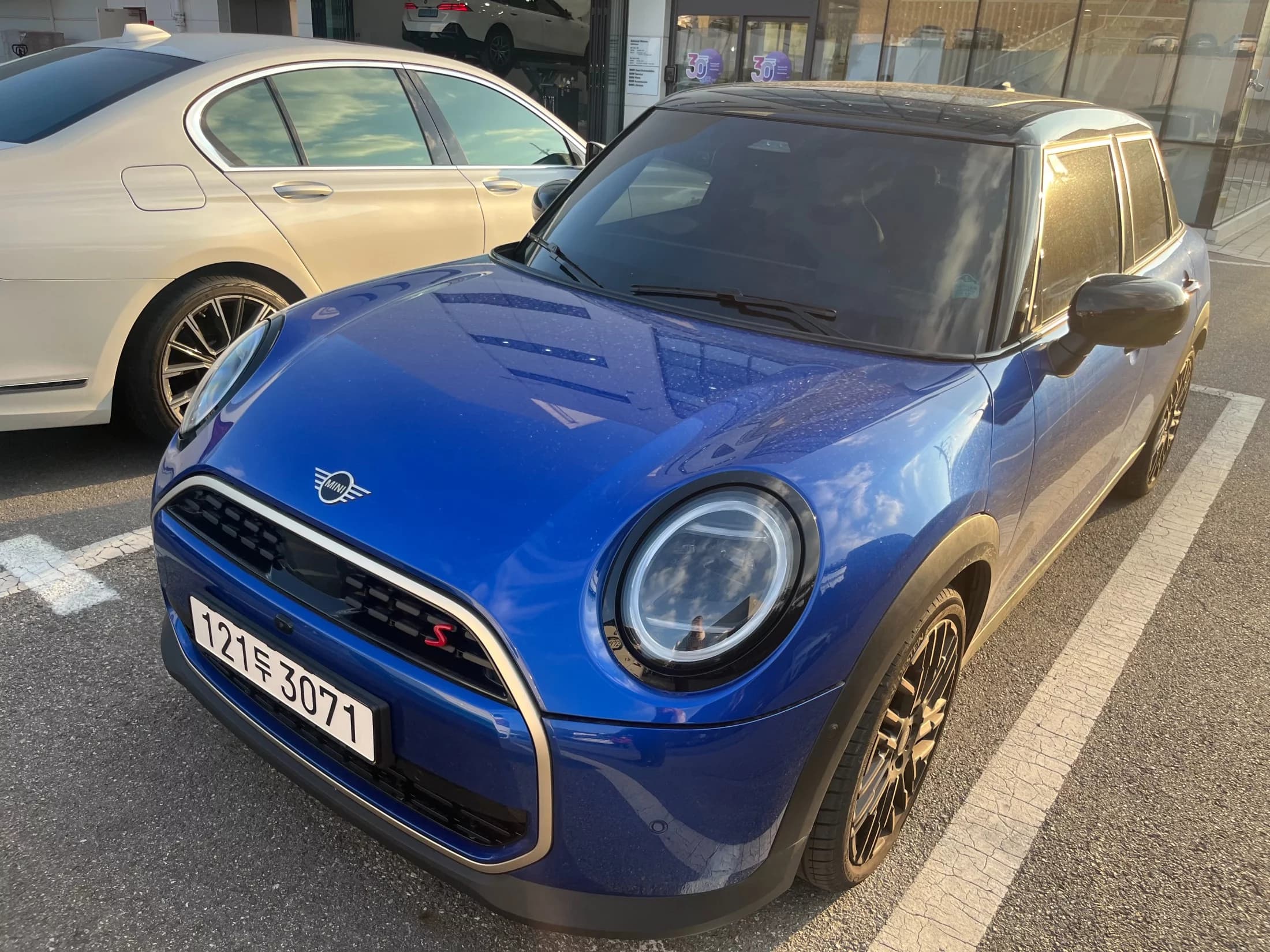 MINI Cooper 5 Door Favoured, 2025 г. 6010 км. — фото 2