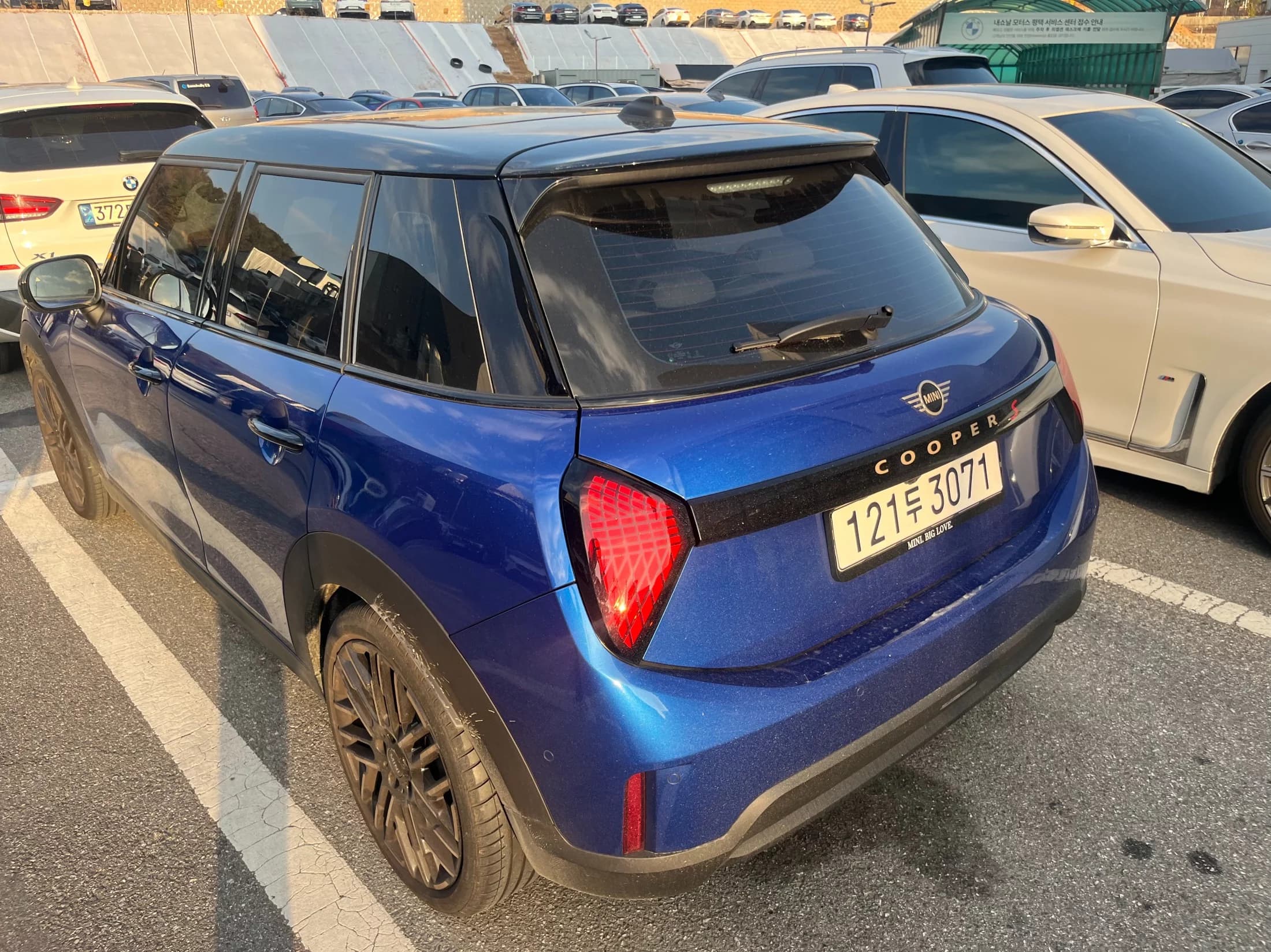 MINI Cooper 5 Door Favoured, 2025 г. 6010 км. — фото 3
