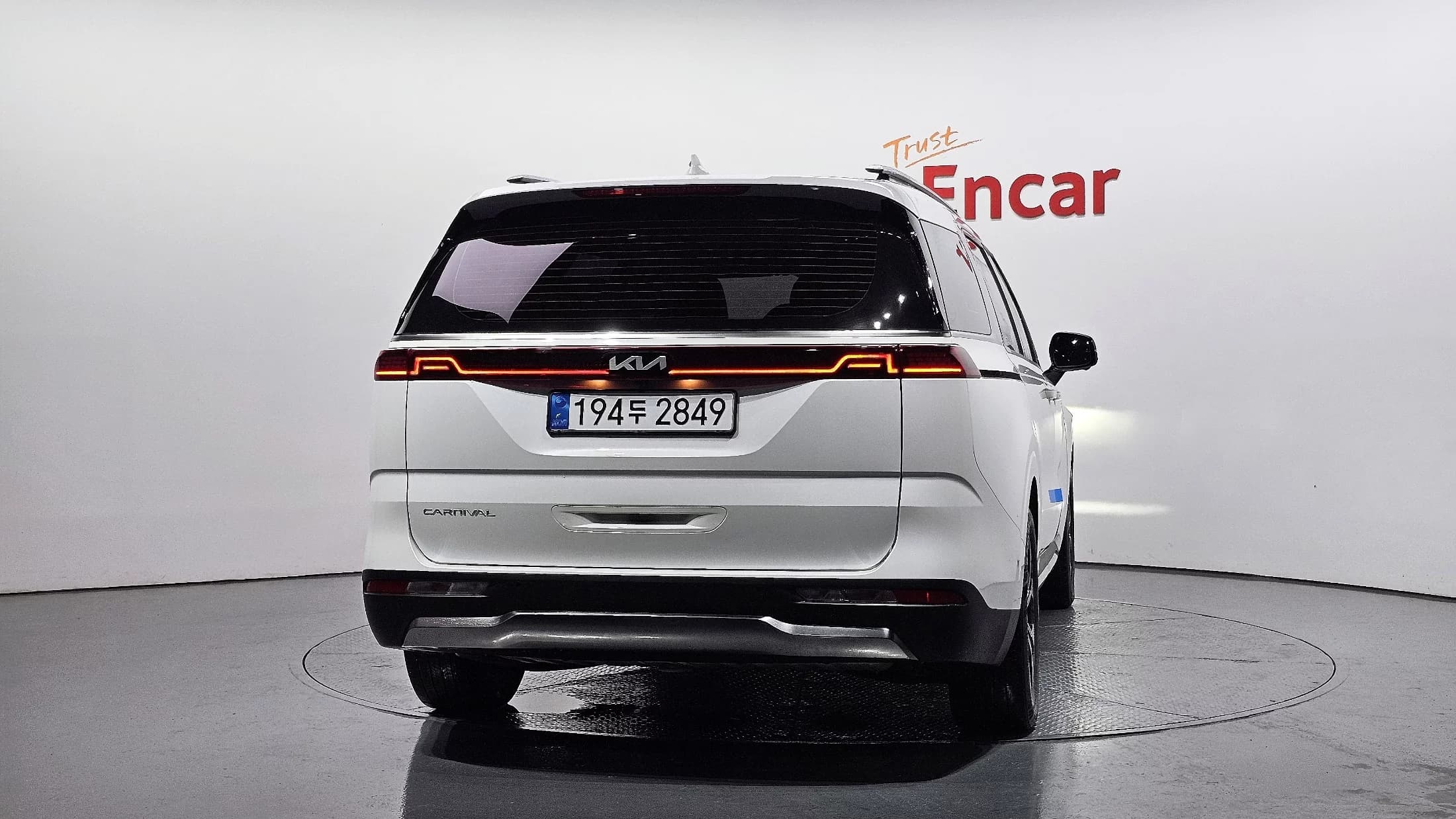 Kia Carnival 9-Seater Signature, 2022 г. 77744 км. — фото 4