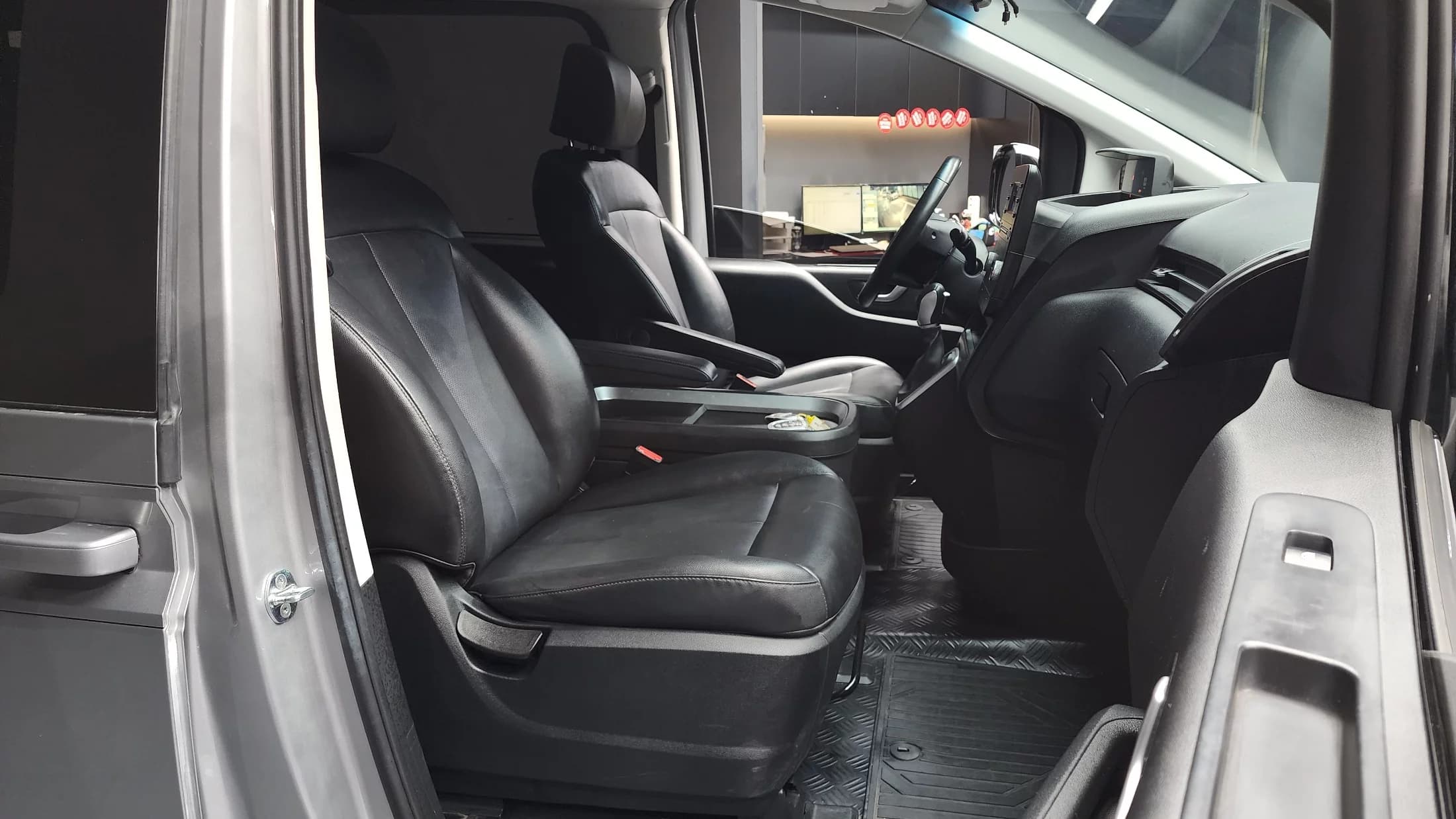 Hyundai Staria Cargo 5-Seater Modern, 2022 г. 37064 км. — фото 11