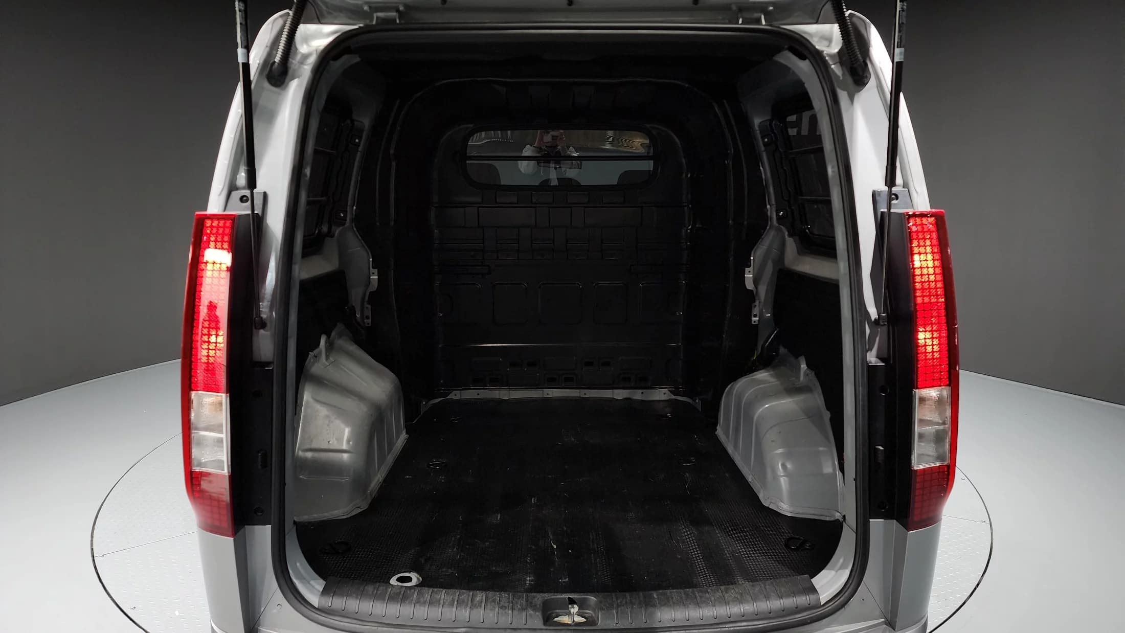 Hyundai Staria Cargo 5-Seater Modern, 2022 г. 37064 км. — фото 20