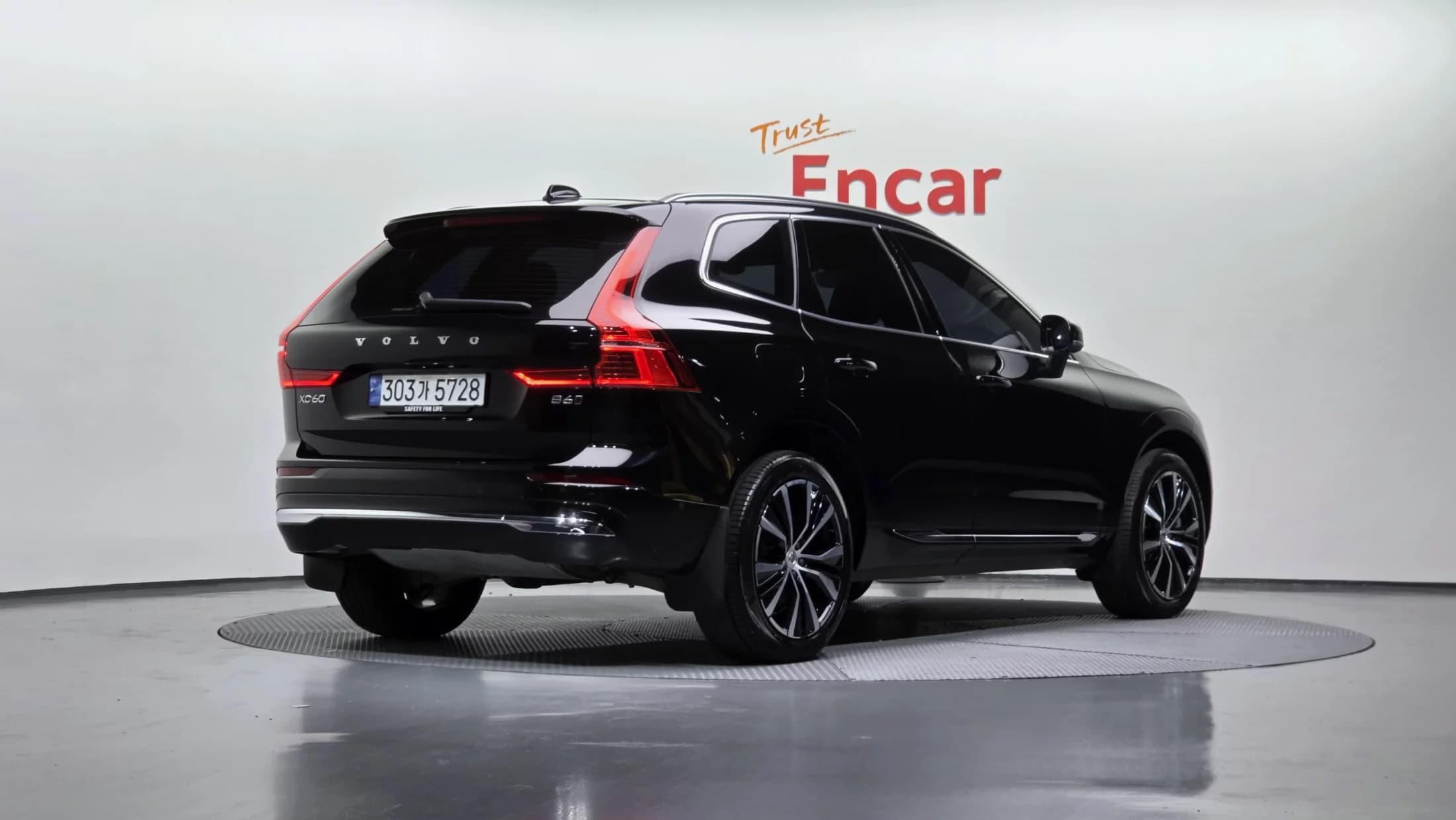 Volvo XC60 B6 Ultimate Bright, 2024 г. 18245 км. — фото 2