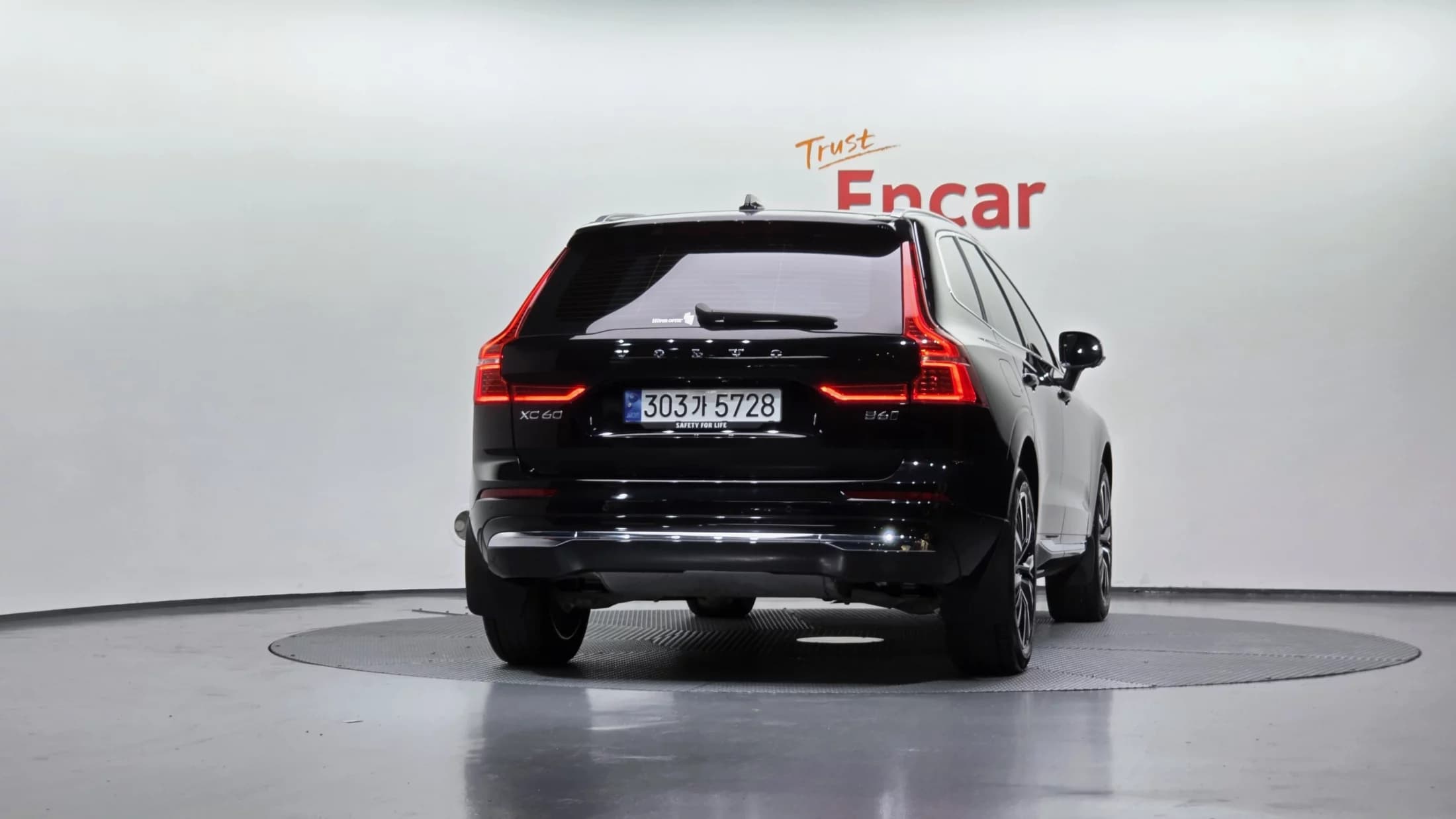Volvo XC60 B6 Ultimate Bright, 2024 г. 18245 км. — фото 4