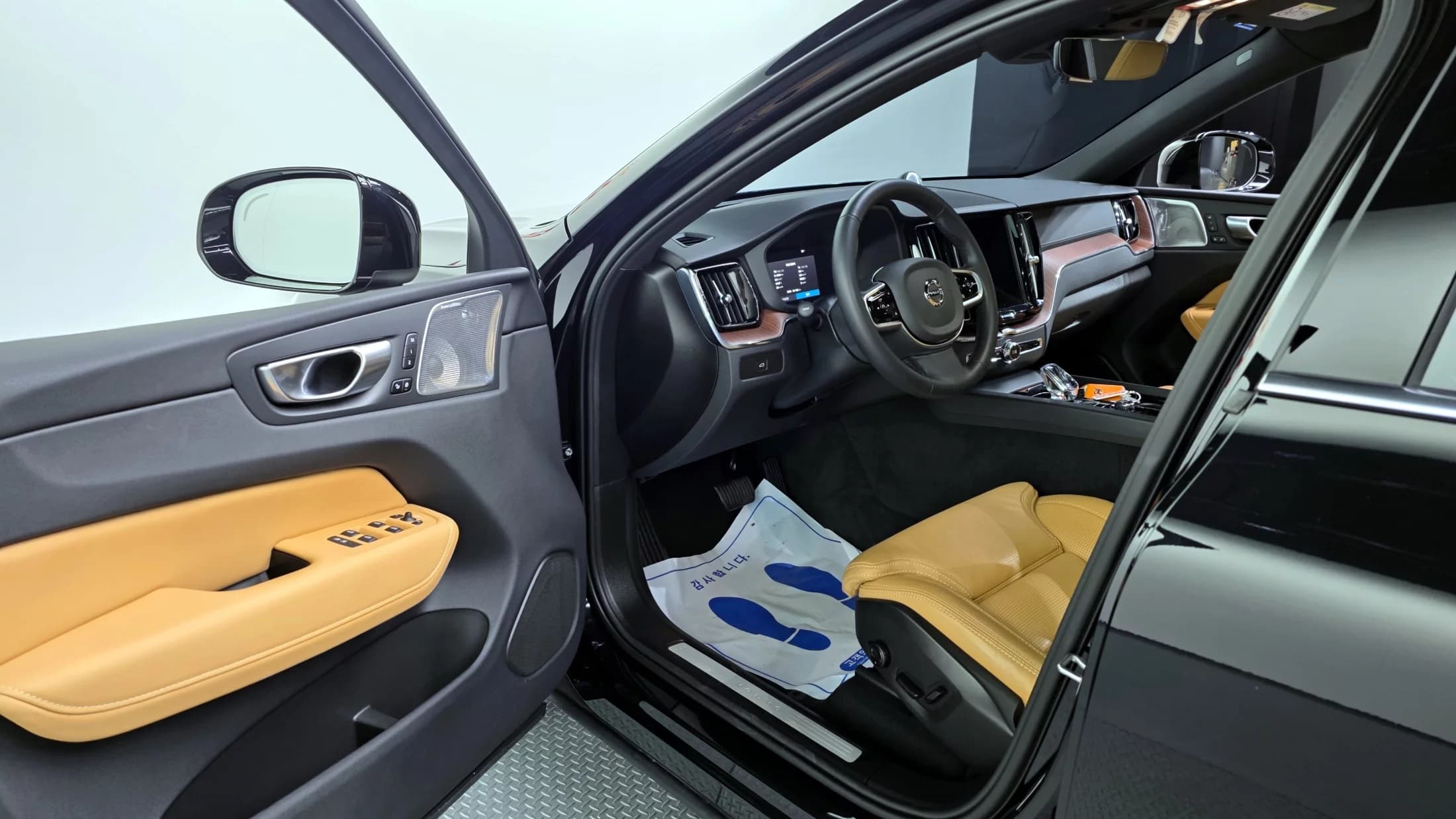 Volvo XC60 B6 Ultimate Bright, 2024 г. 18245 км. — фото 10