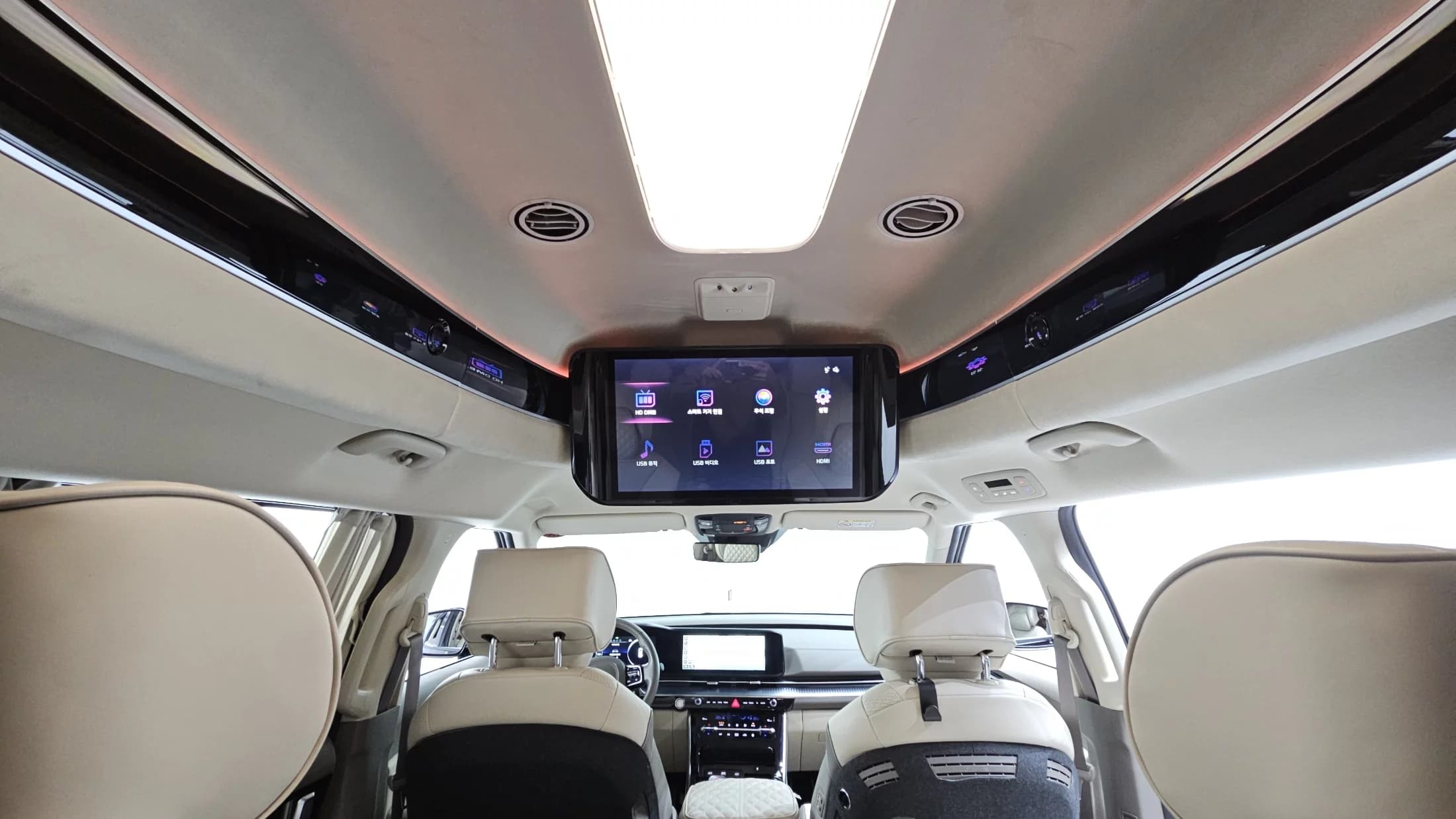 Kia Carnival 9-Seater Hi-Limousine Signature, 2023 г. 49077 км. — фото 19