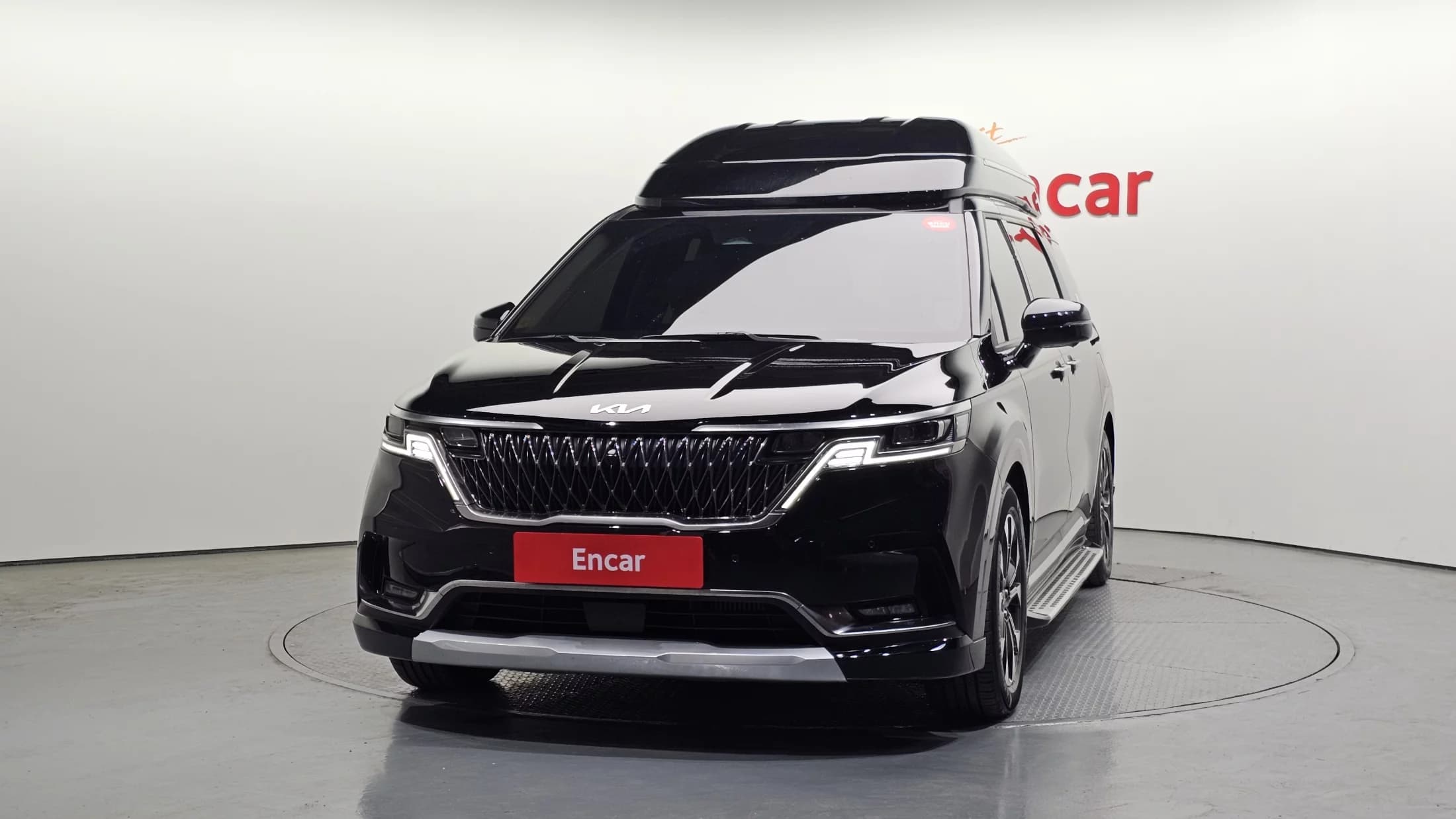 Kia Carnival 9-Seater Hi-Limousine Signature, 2023 г. 49077 км. — фото 3