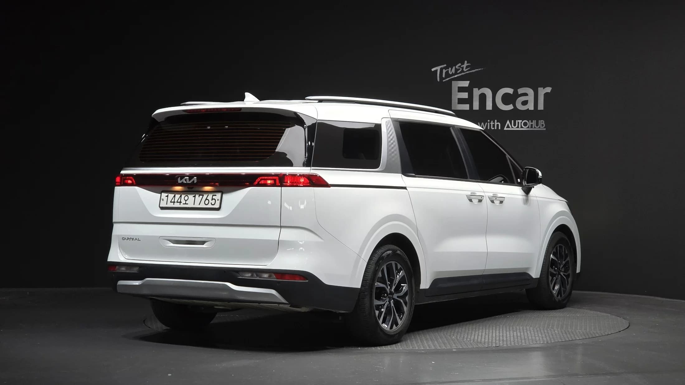 Kia Carnival 9-Seater Prestige, 2022 г. 181793 км. — фото 2