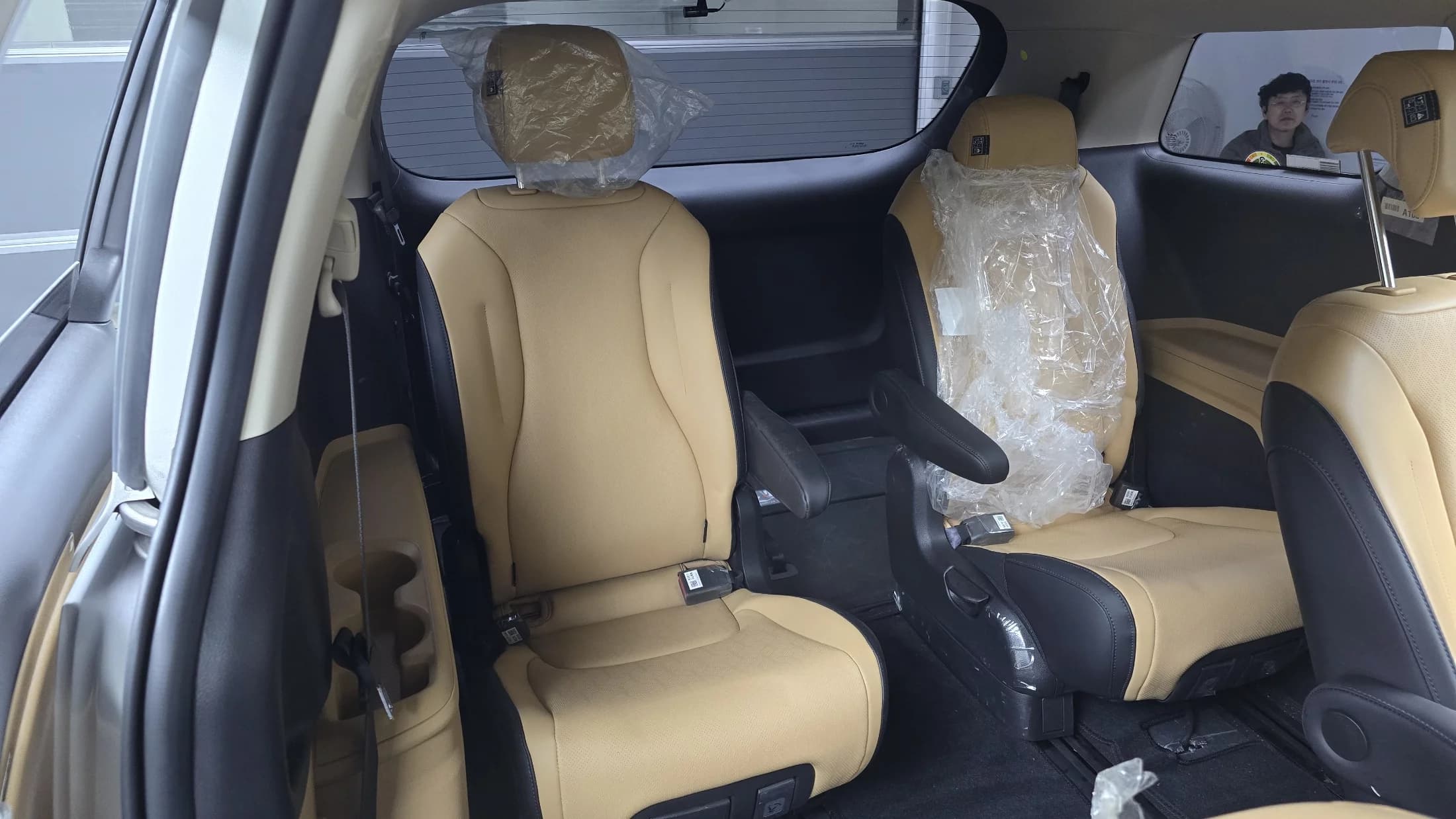 Kia Carnival 9-Seater Prestige, 2022 г. 181793 км. — фото 12