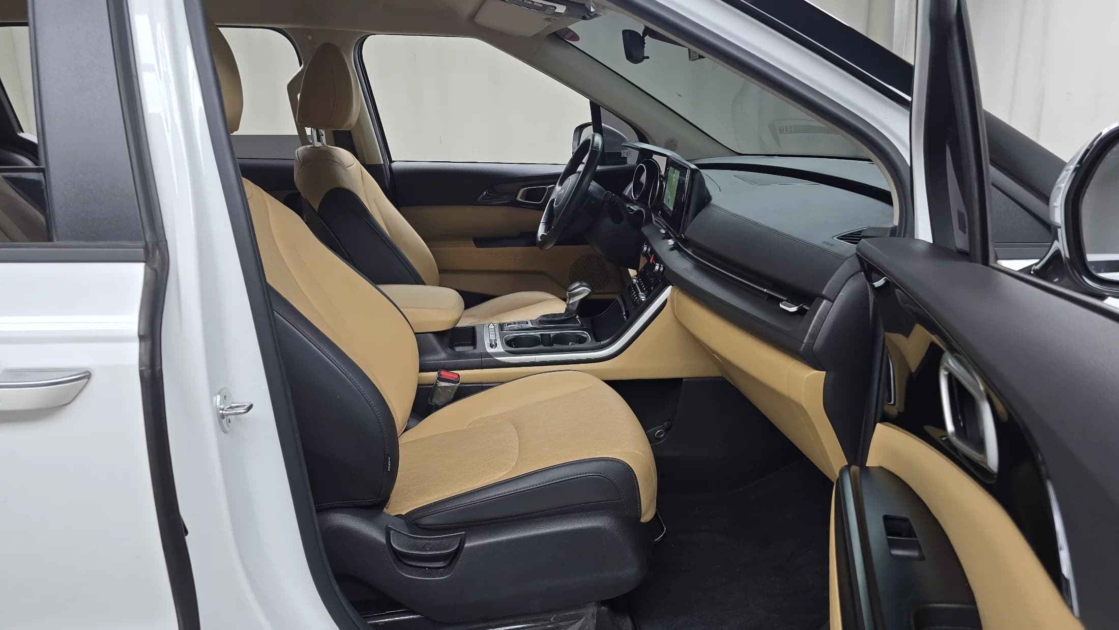 Kia Carnival 9-Seater Prestige, 2022 г. 181793 км. — фото 10