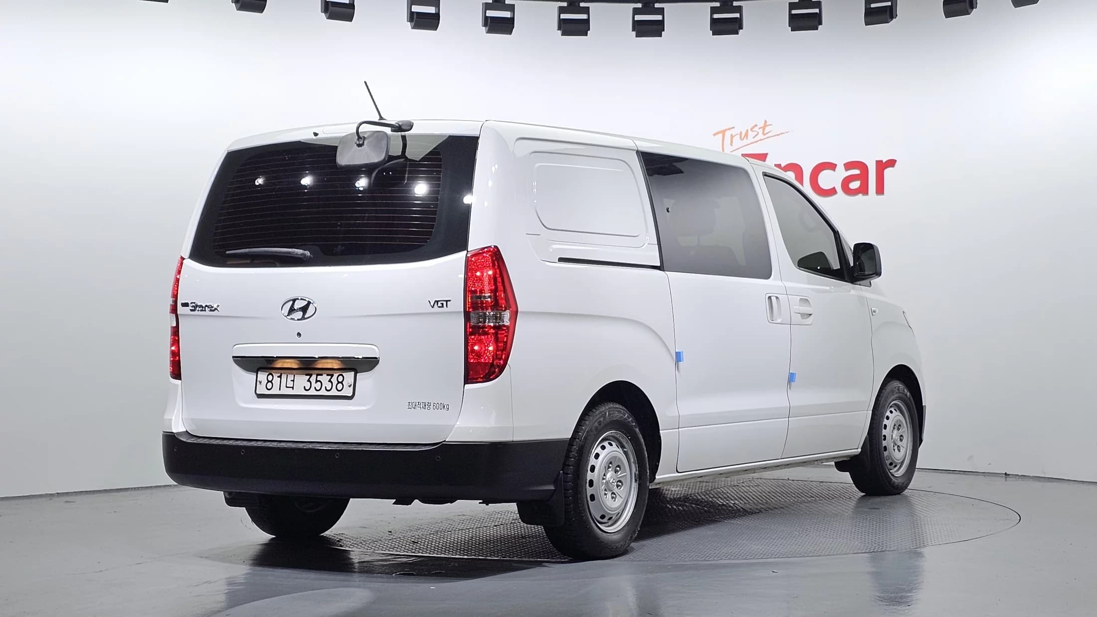Hyundai Starex Van 5-Seater Style, 2021 г. 89818 км. — фото 2