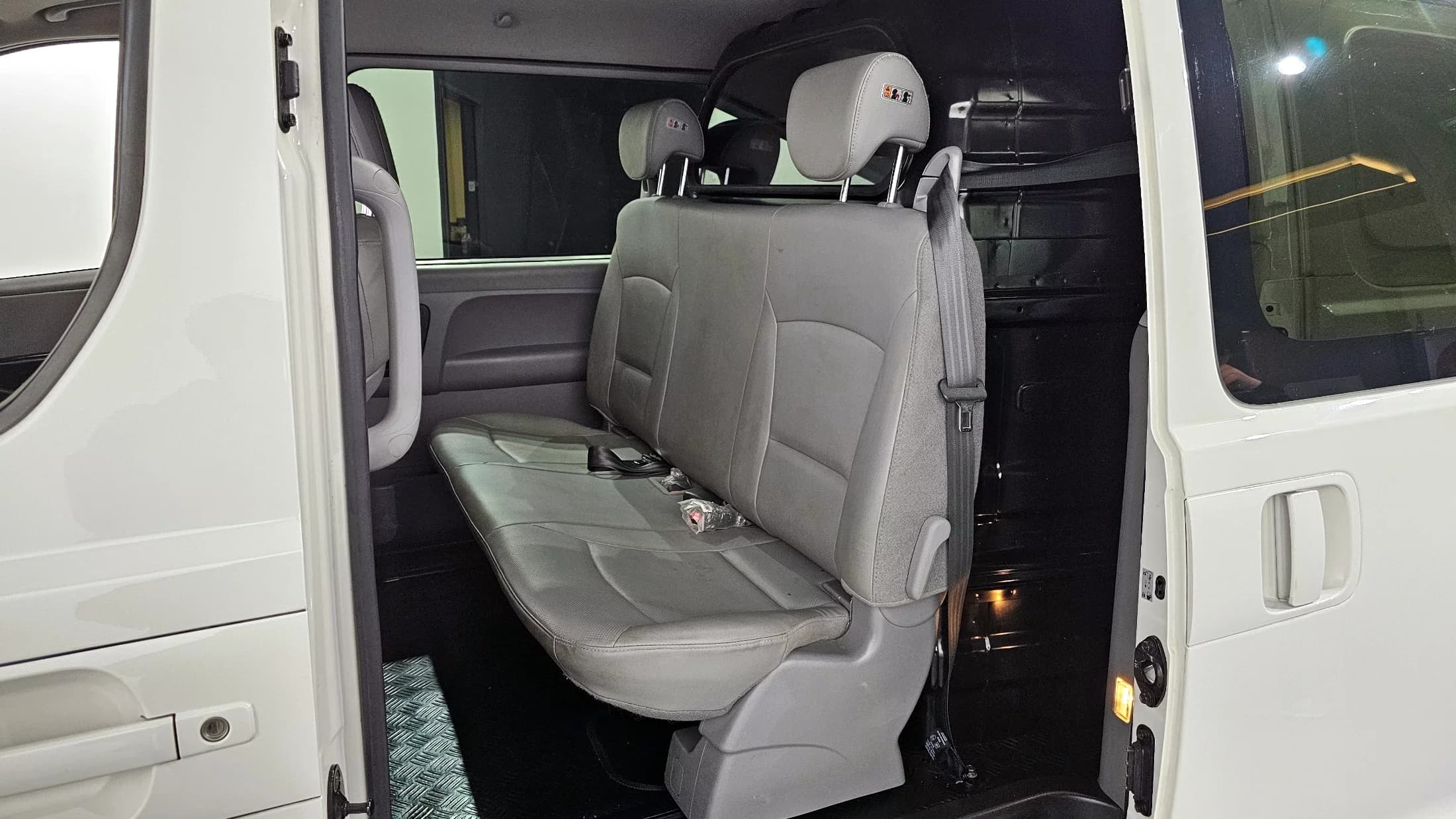 Hyundai Starex Van 5-Seater Style, 2021 г. 89818 км. — фото 11