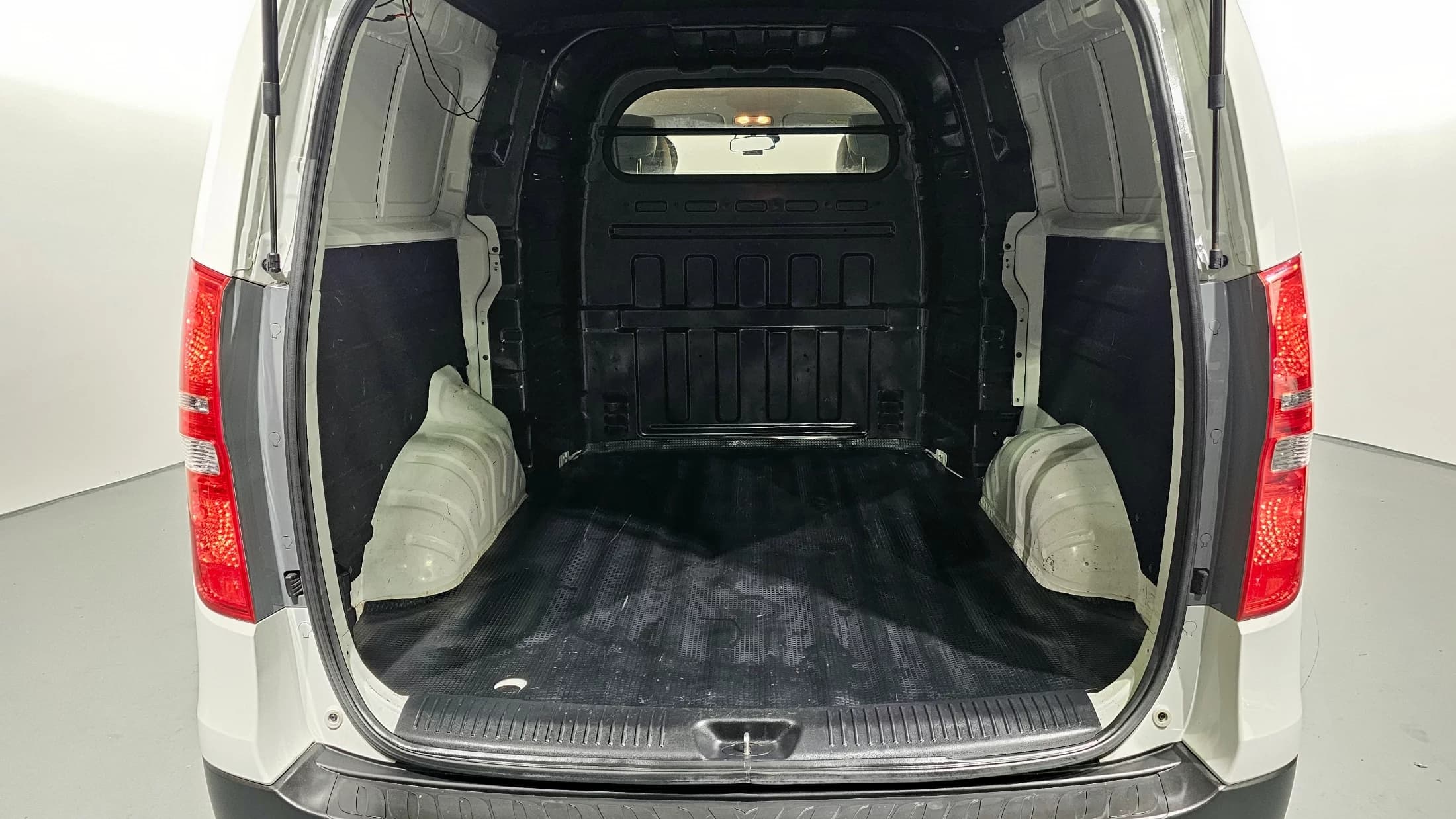 Hyundai Starex Van 5-Seater Style, 2021 г. 89818 км. — фото 20