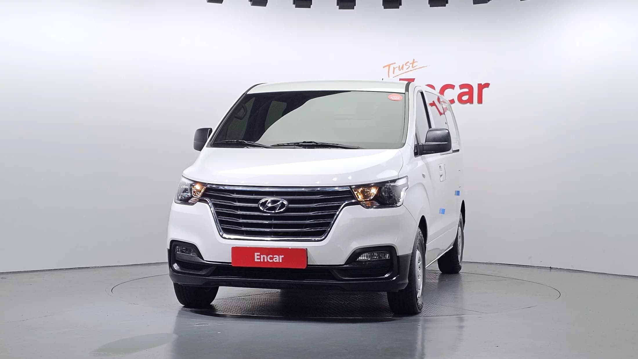 Hyundai Starex Van 5-Seater Style, 2021 г. 89818 км. — фото 3