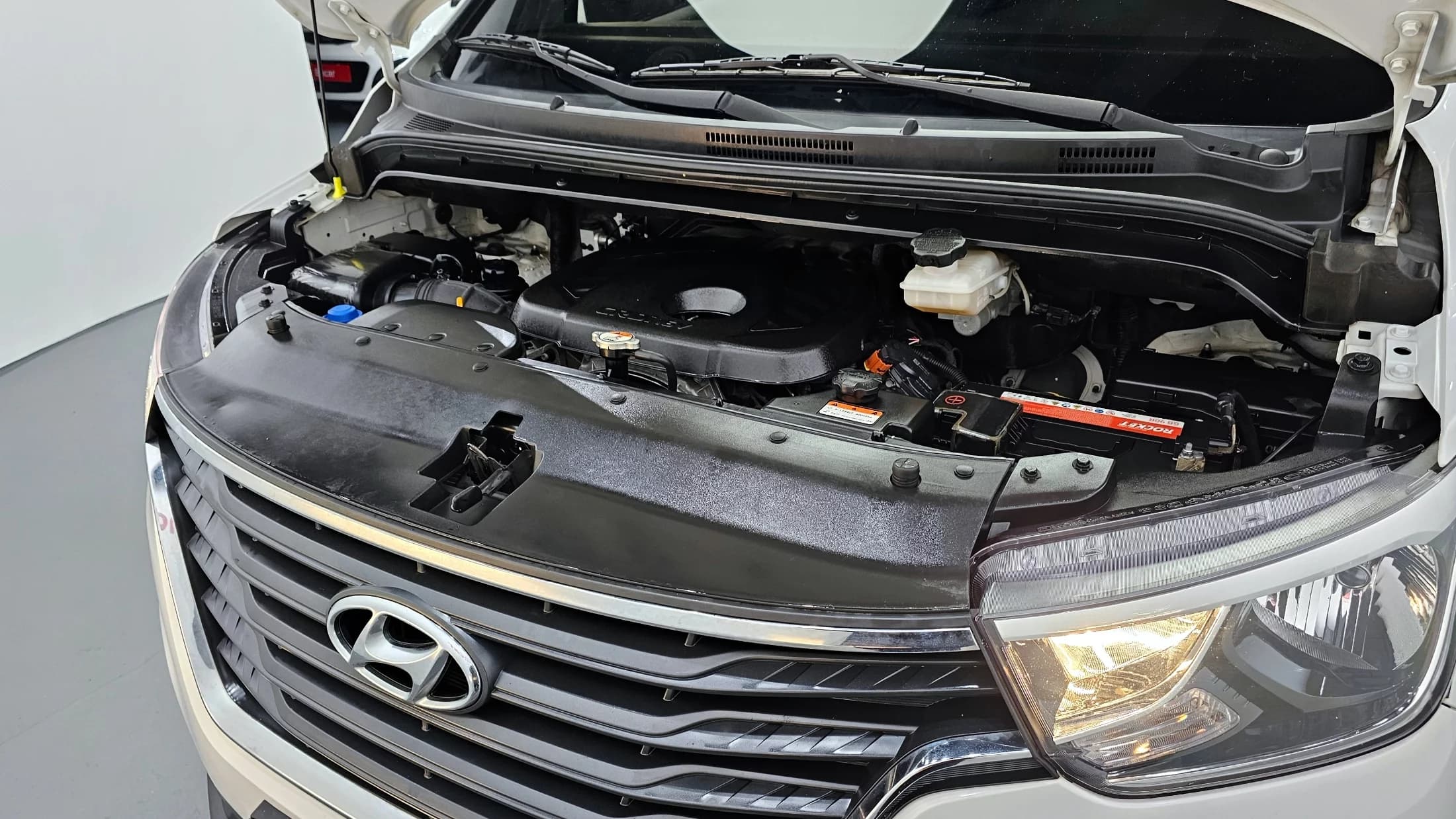 Hyundai Starex Van 5-Seater Style, 2021 г. 89818 км. — фото 6