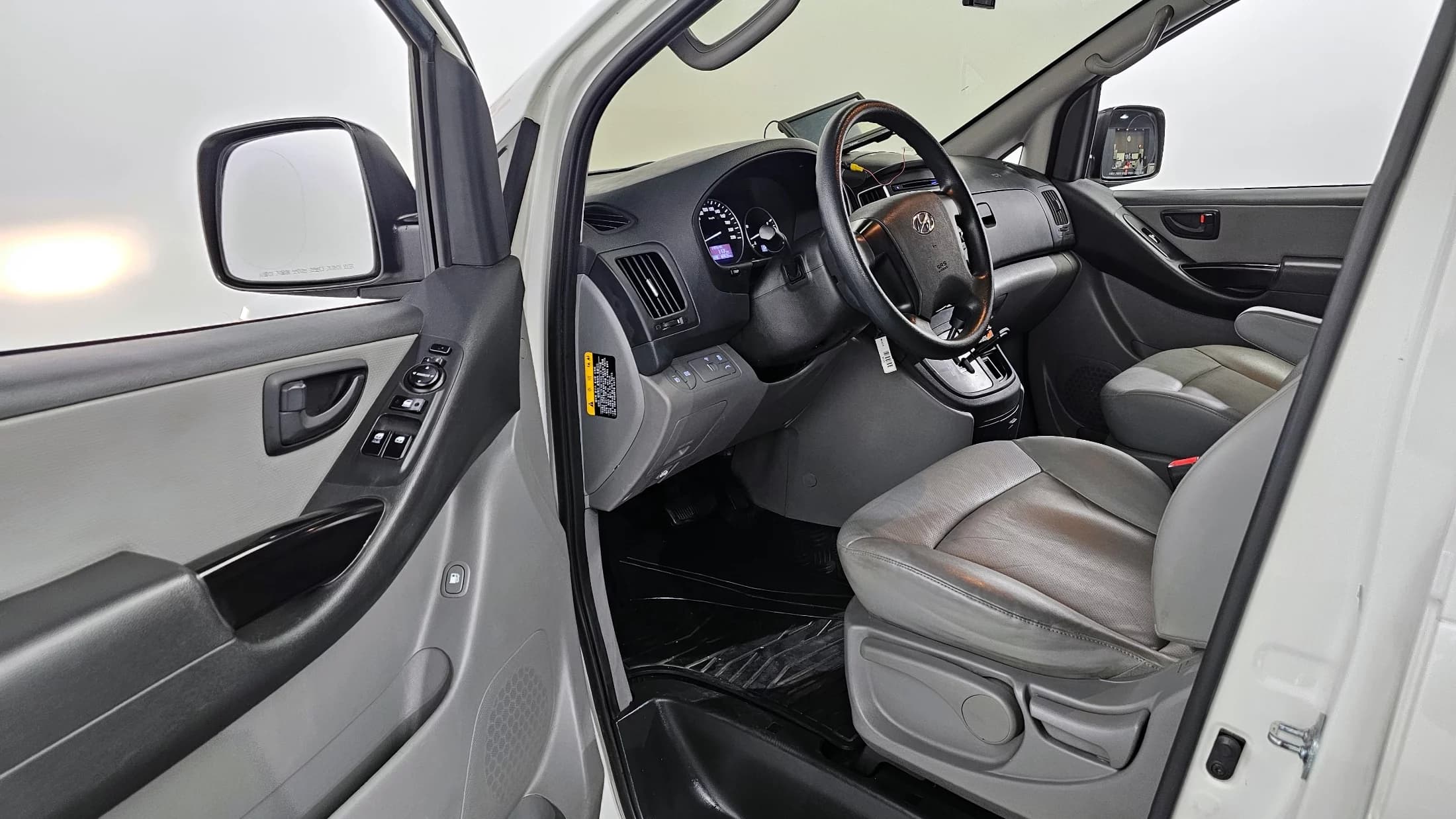 Hyundai Starex Van 5-Seater Style, 2021 г. 89818 км. — фото 10
