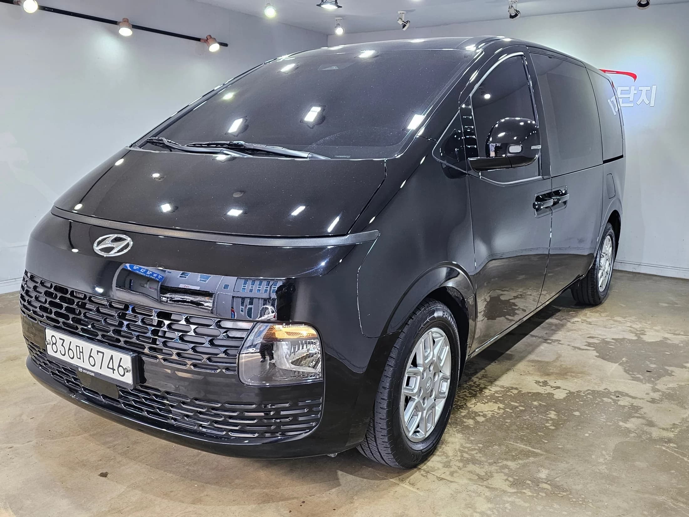 Hyundai Staria Cargo 3-Seater Modern, 2022 г. 16168 км. — фото 3