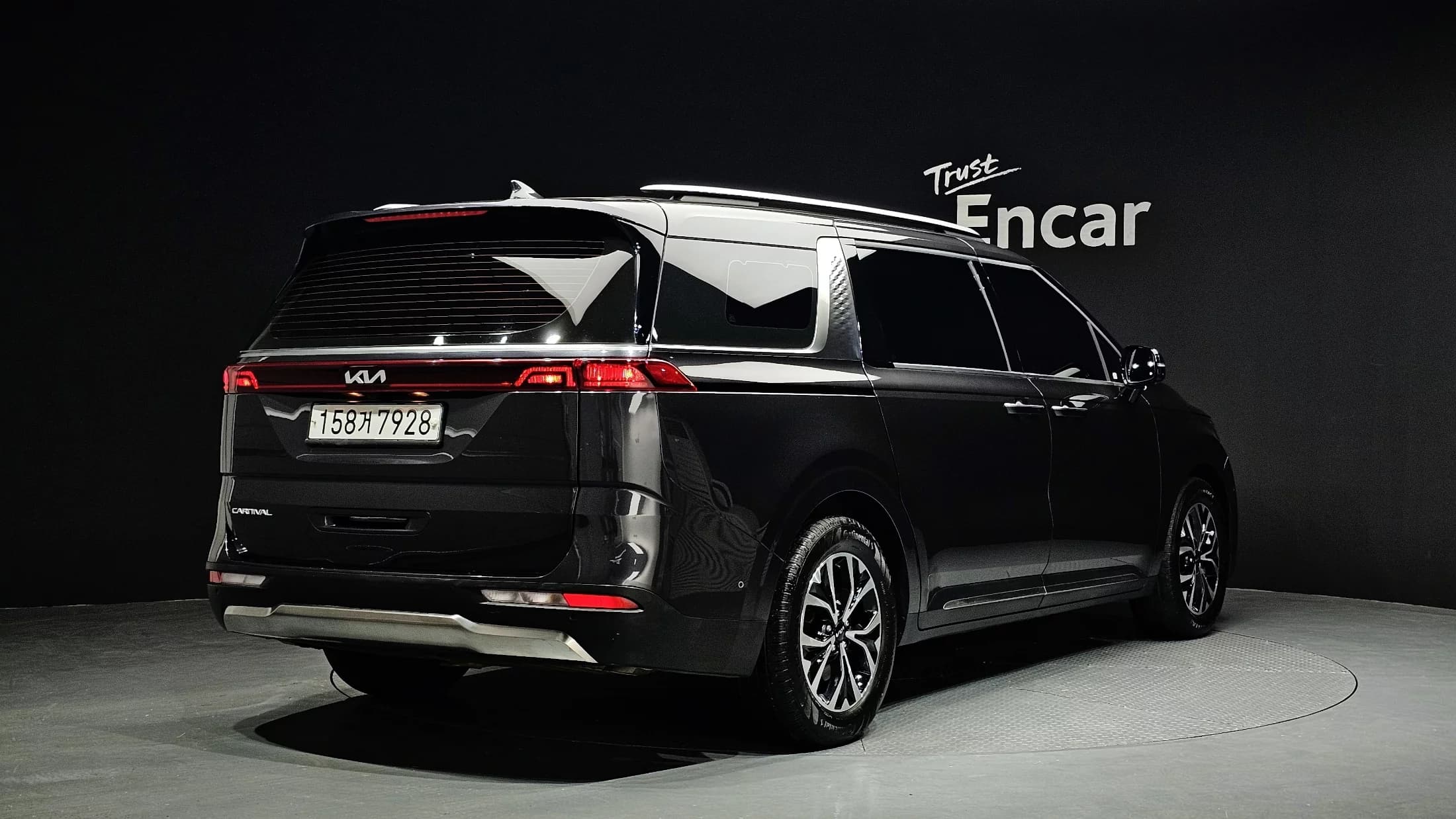 Kia Carnival 9-Seater Signature, 2022 г. 33362 км. — фото 2