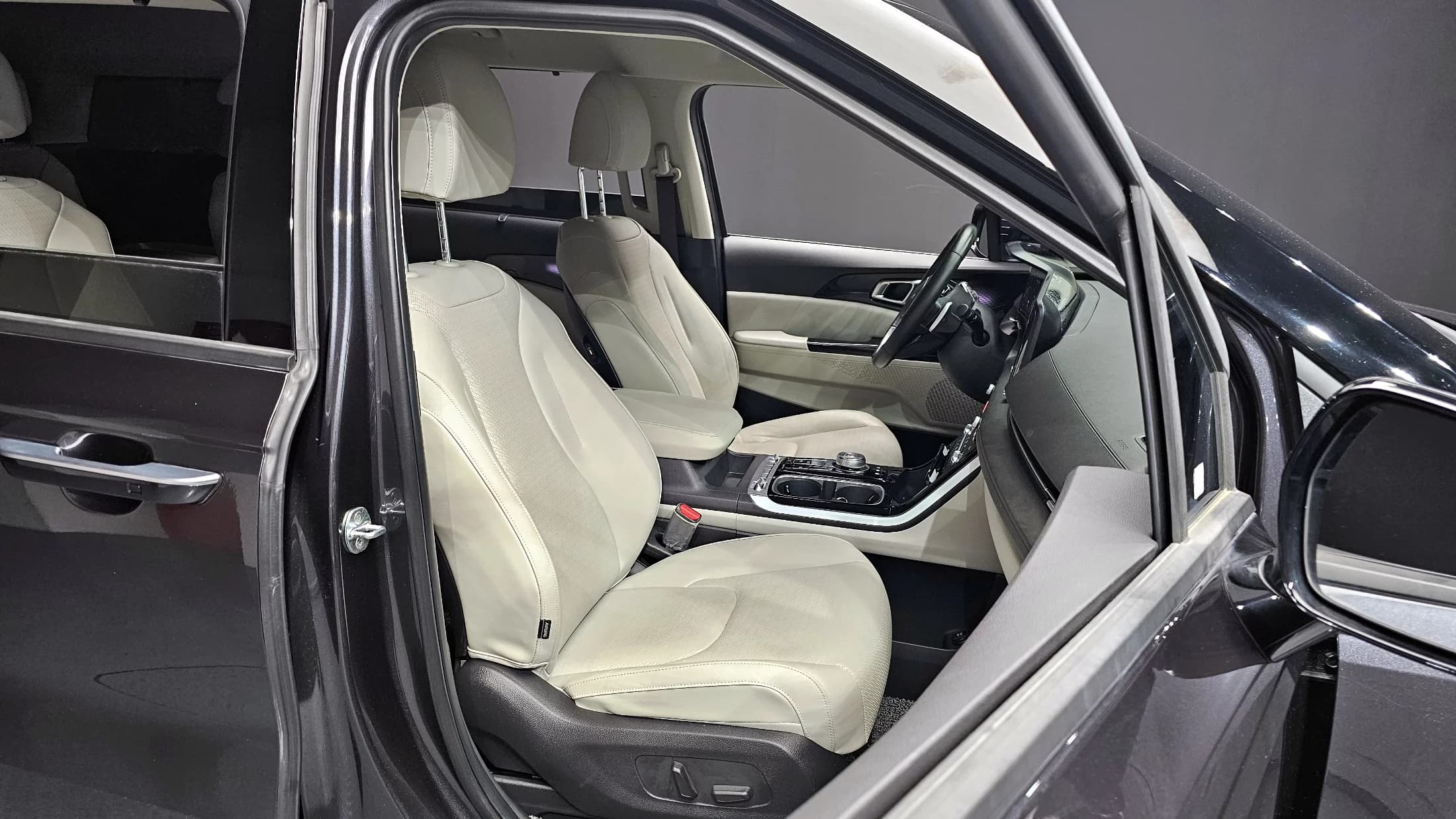 Kia Carnival 9-Seater Signature, 2022 г. 33362 км. — фото 12