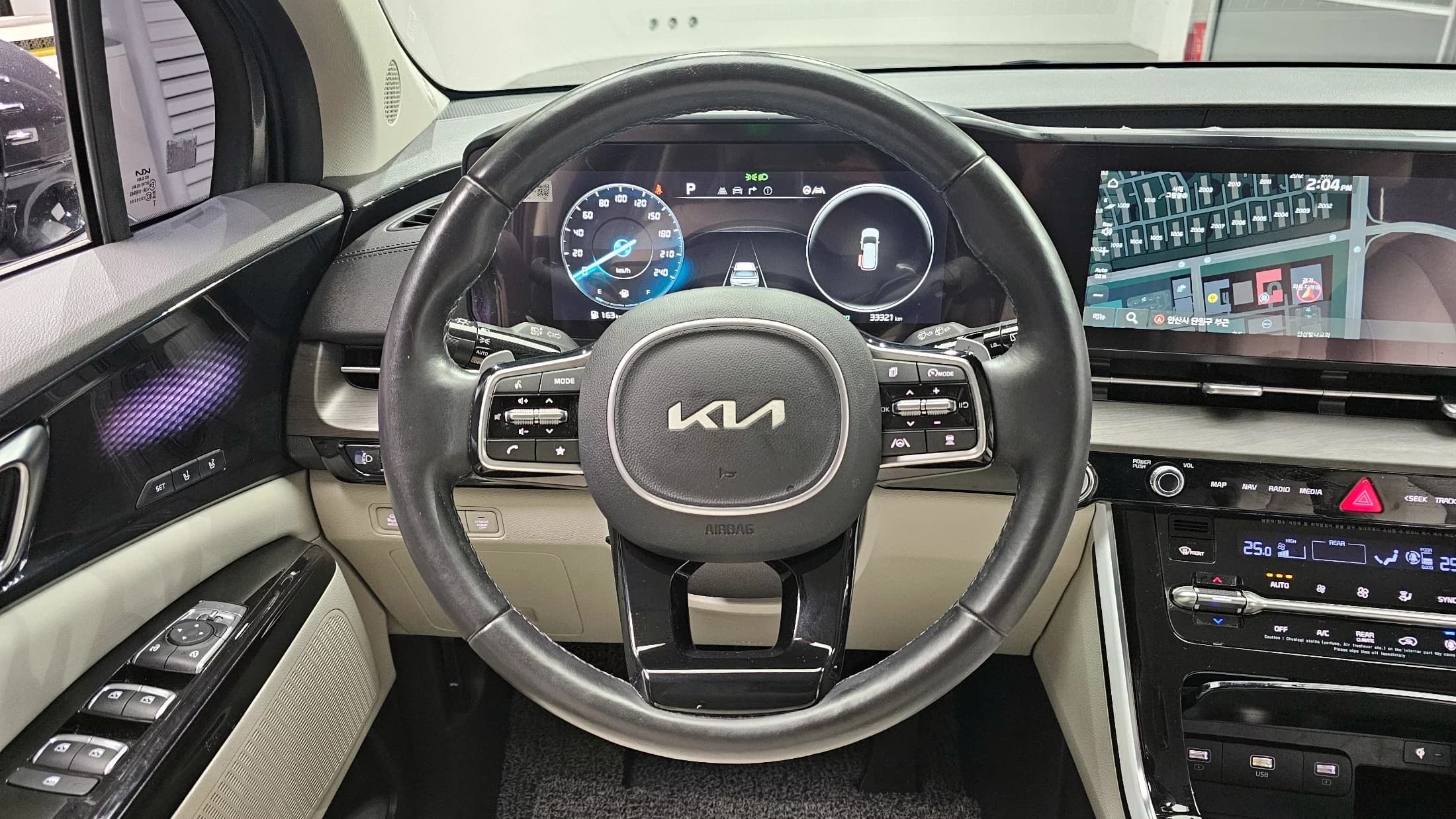 Kia Carnival 9-Seater Signature, 2022 г. 33362 км. — фото 13