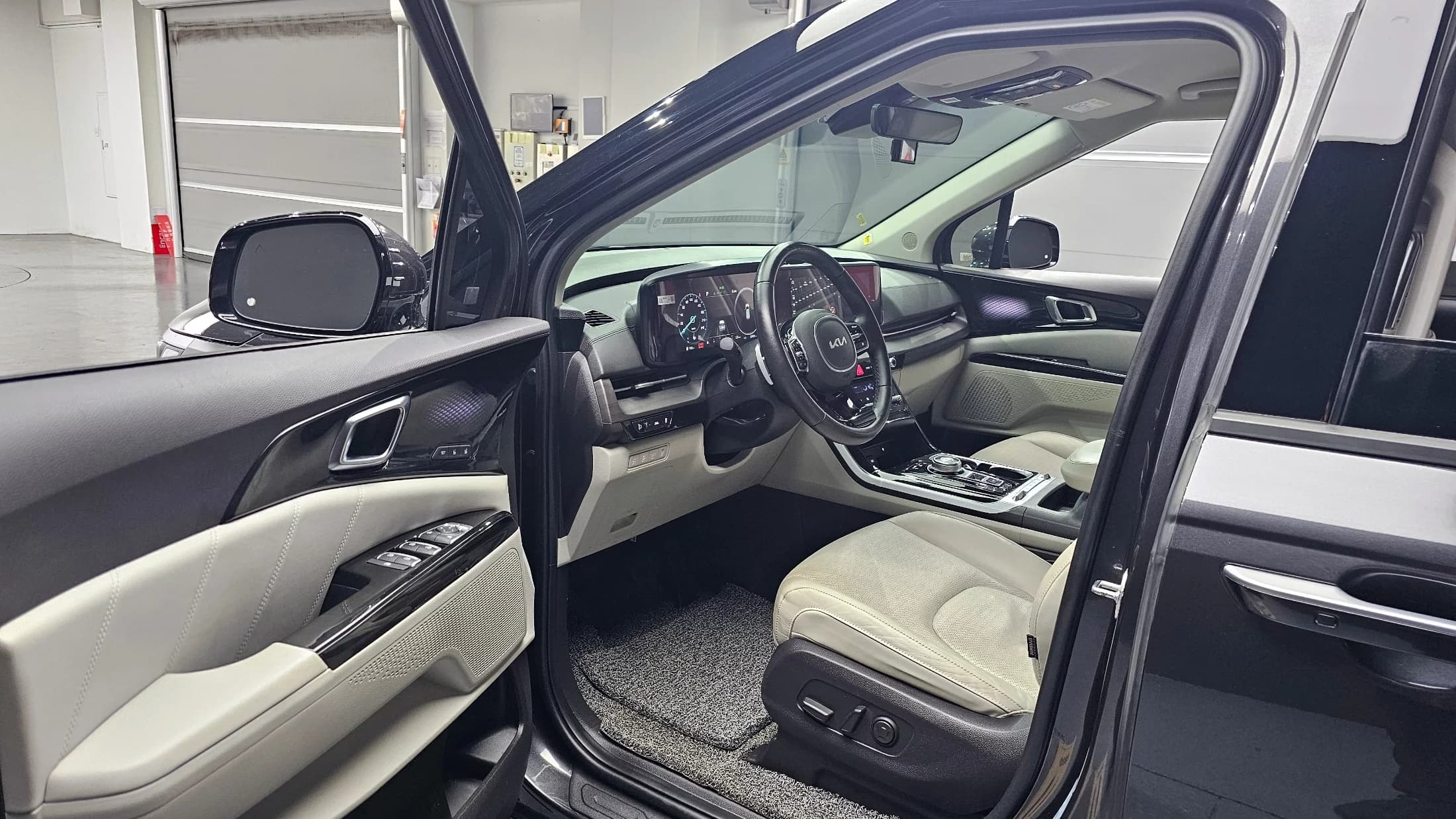Kia Carnival 9-Seater Signature, 2022 г. 33362 км. — фото 10