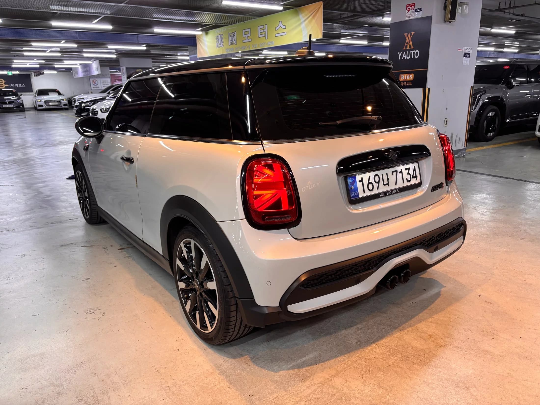 MINI Cooper Classic Launch Pack Third Generation, 2022 г. 34061 км. — фото 2