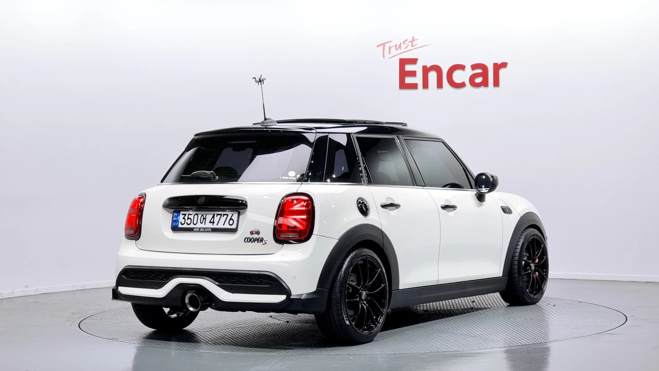 MINI Cooper 5Door Classic Third Generation, 2022 г. 29368 км. — фото 2