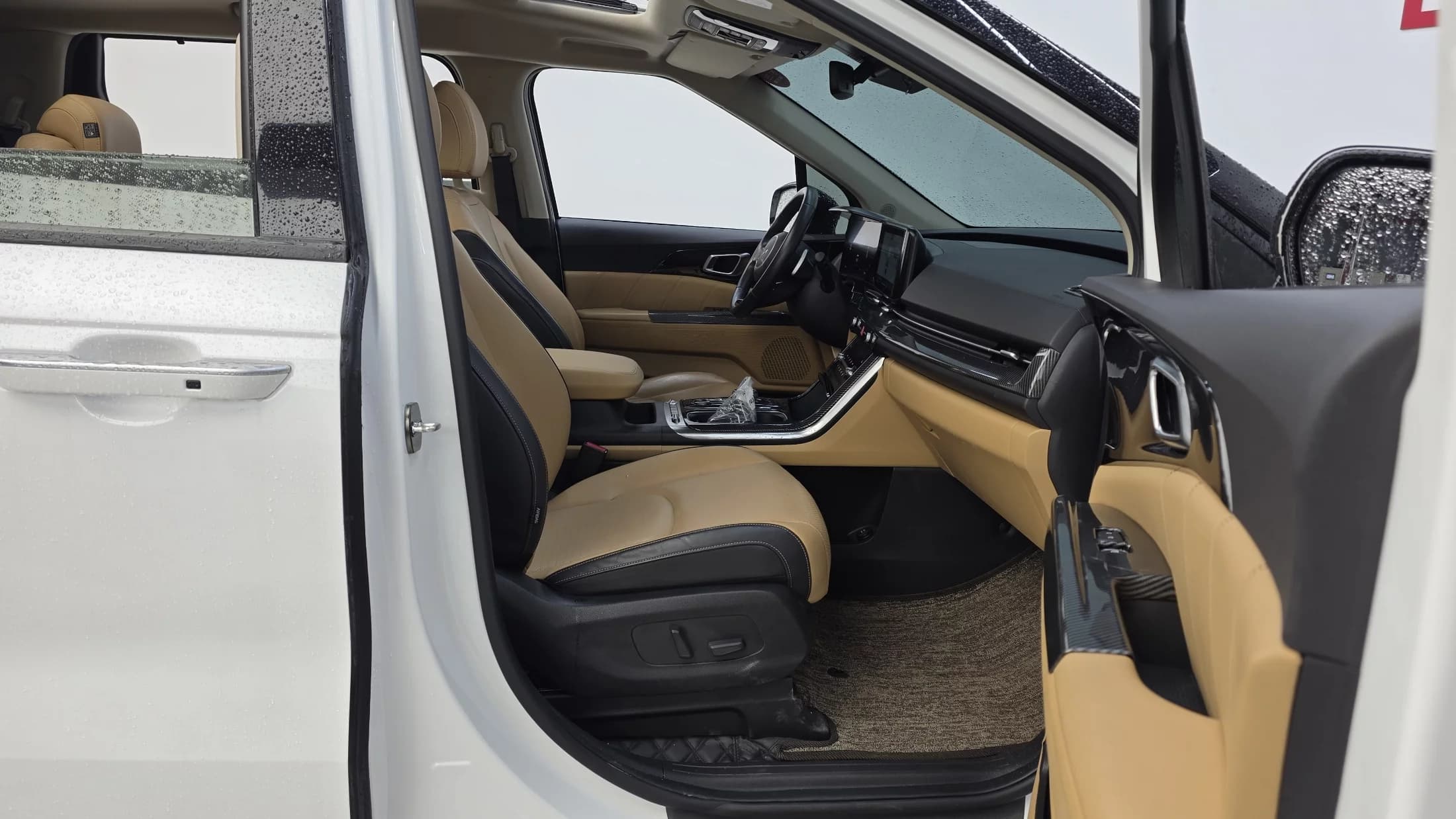 Kia Carnival 9-Seater Signature, 2021 г. 59131 км. — фото 11