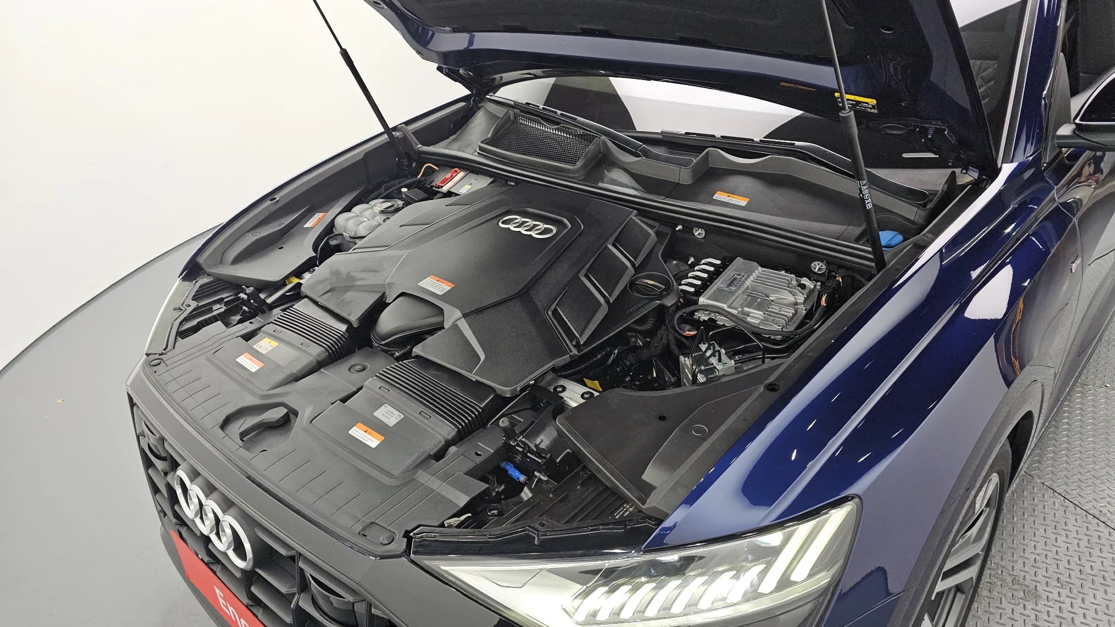 Audi Q8 55 TFSI Quattro Premium, 2023 г. 43527 км. — фото 6