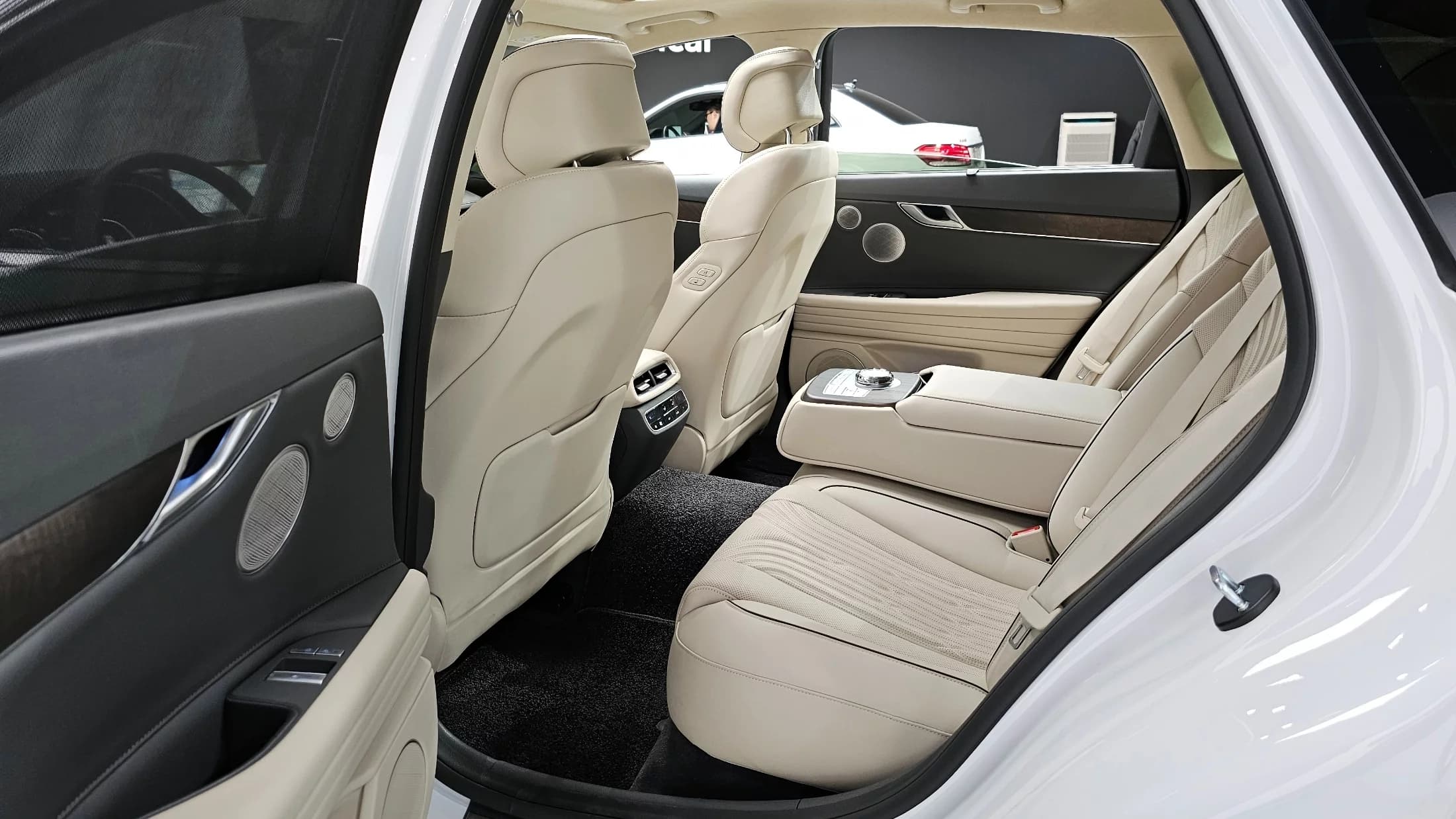 Genesis G80 Gasoline 3.5 Turbo AWD, 2023 г. 31186 км. — фото 10