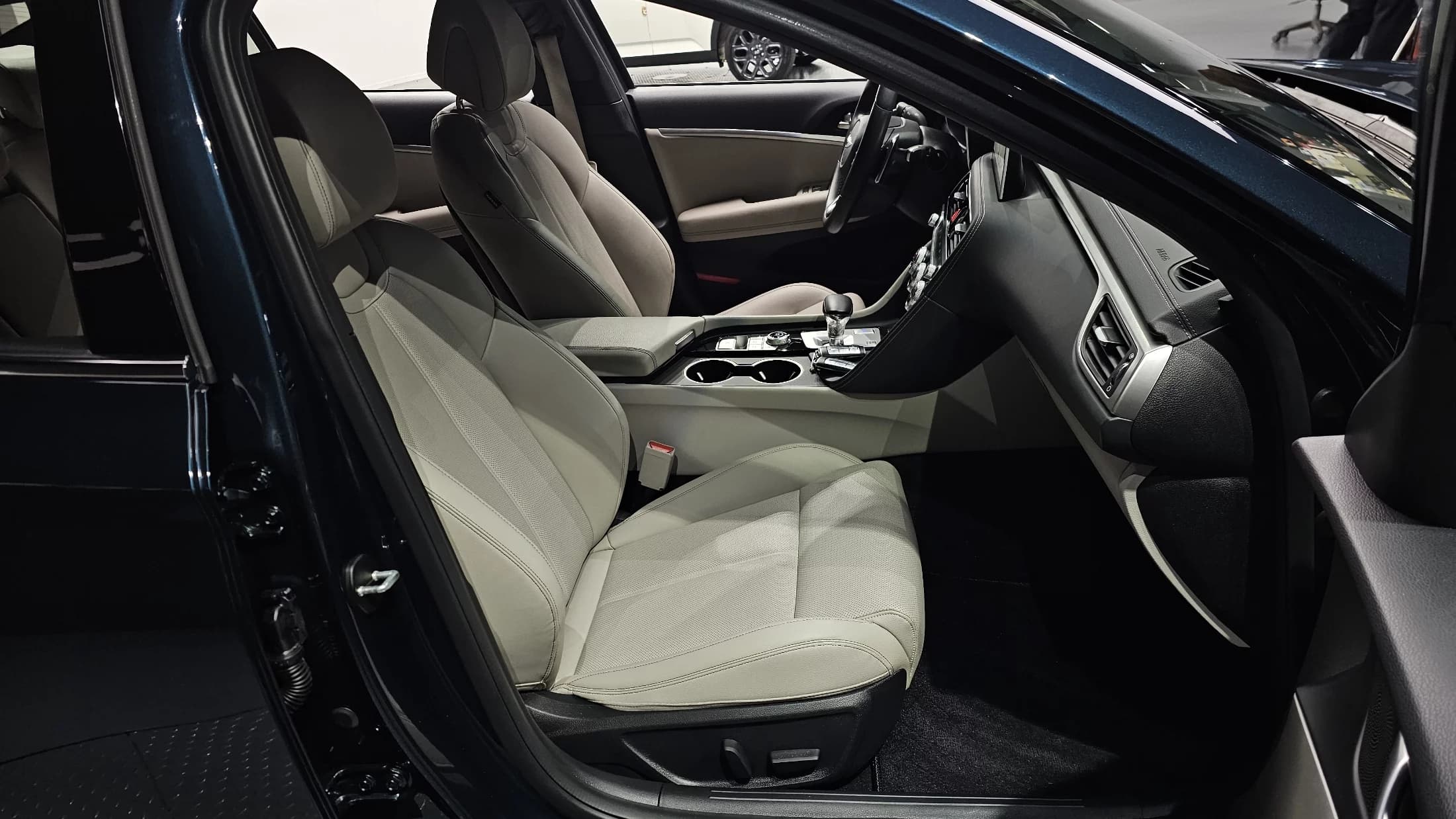 Genesis G70 Gasoline 2.0T 2WD, 2021 г. 11248 км. — фото 10