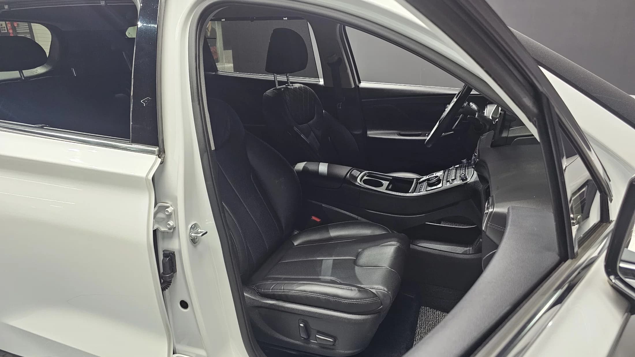 Hyundai Santa Fe Gasoline 2.5T 2WD Prestige, 2023 г. 50500 км. — фото 11