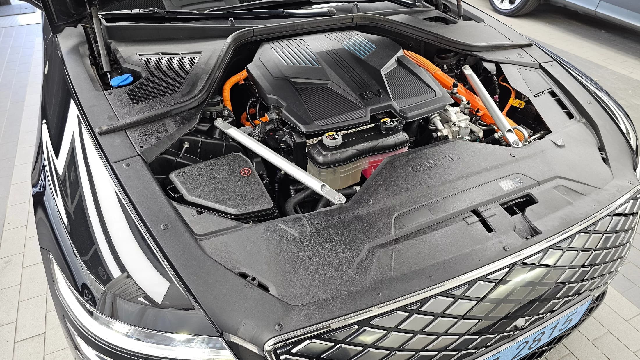 Genesis Electrified G80 e-AWD, электромобиль, 2022 г. 52309 км. — фото 6