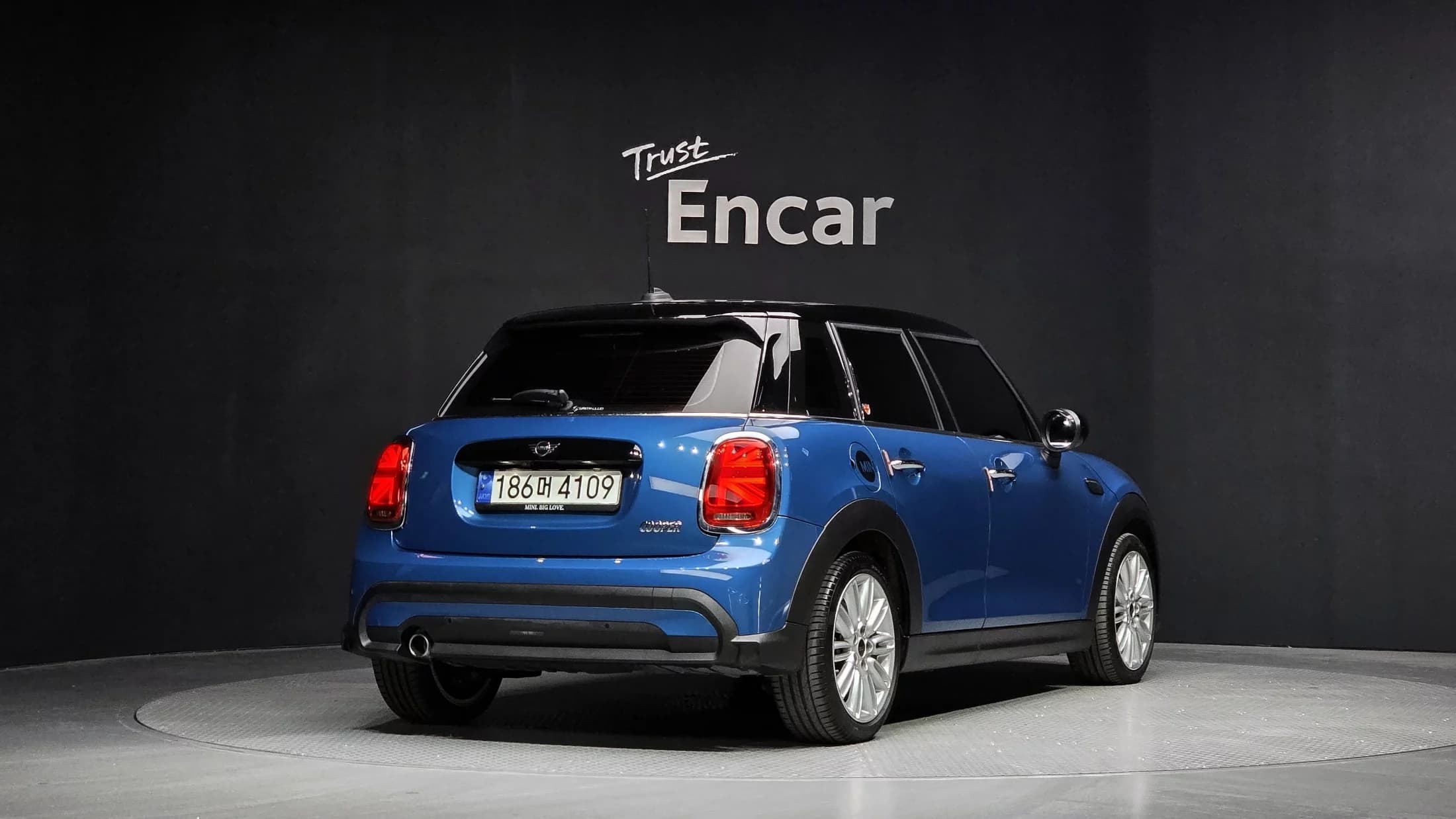 MINI Cooper Classic Plus Launch Pack Third Generation, 2022 г. 18347 км. — фото 2