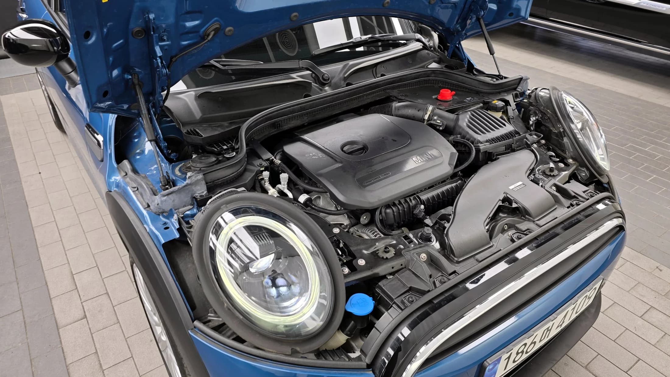 MINI Cooper Classic Plus Launch Pack Third Generation, 2022 г. 18347 км. — фото 6
