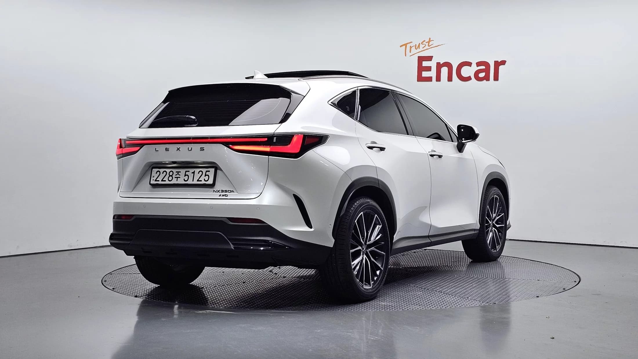 Lexus NX350h Luxury, гибрид, 2024 г. 16027 км. — фото 2