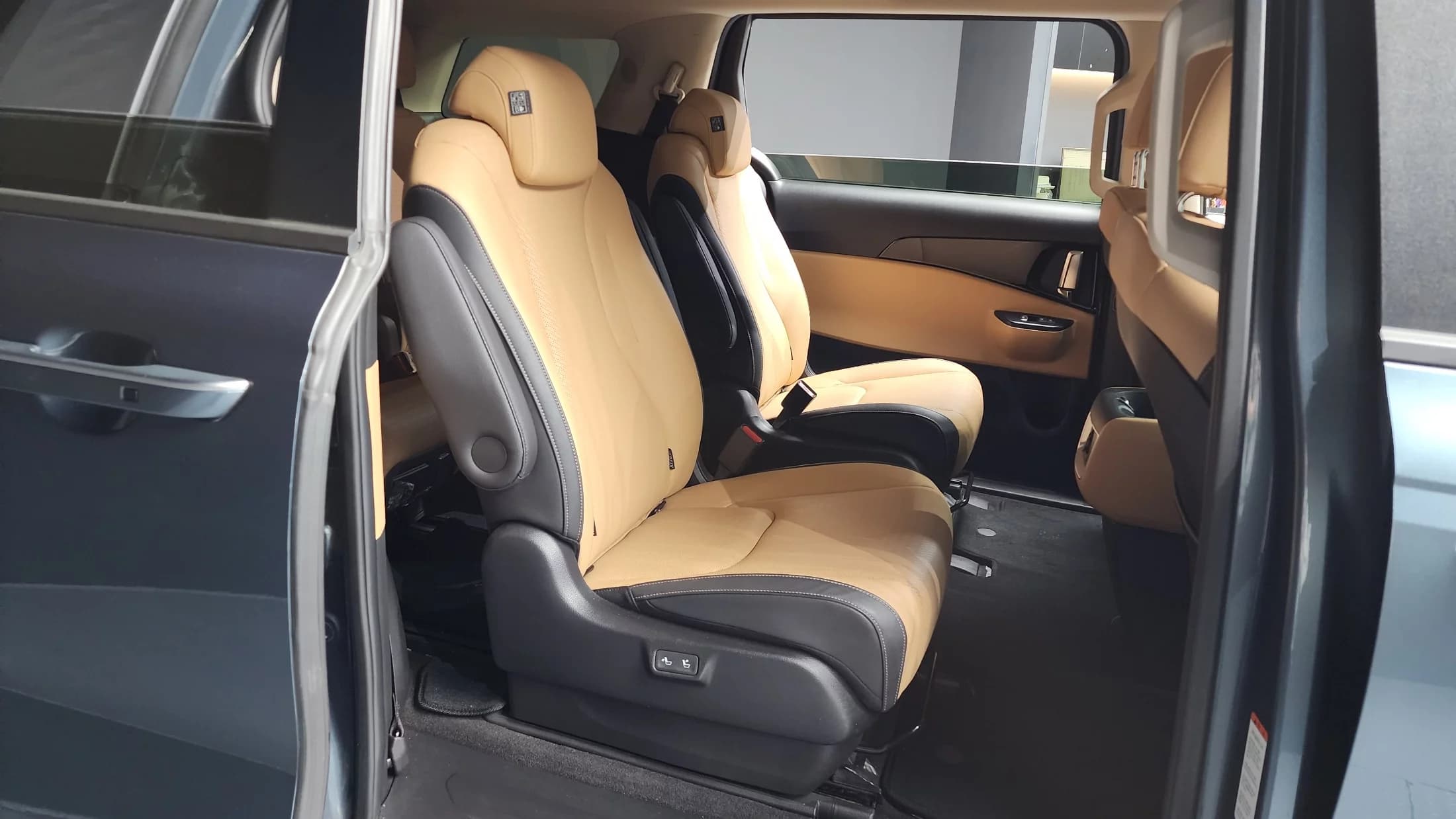 Kia Carnival 9-Seater Prestige, 2021 г. 118665 км. — фото 12