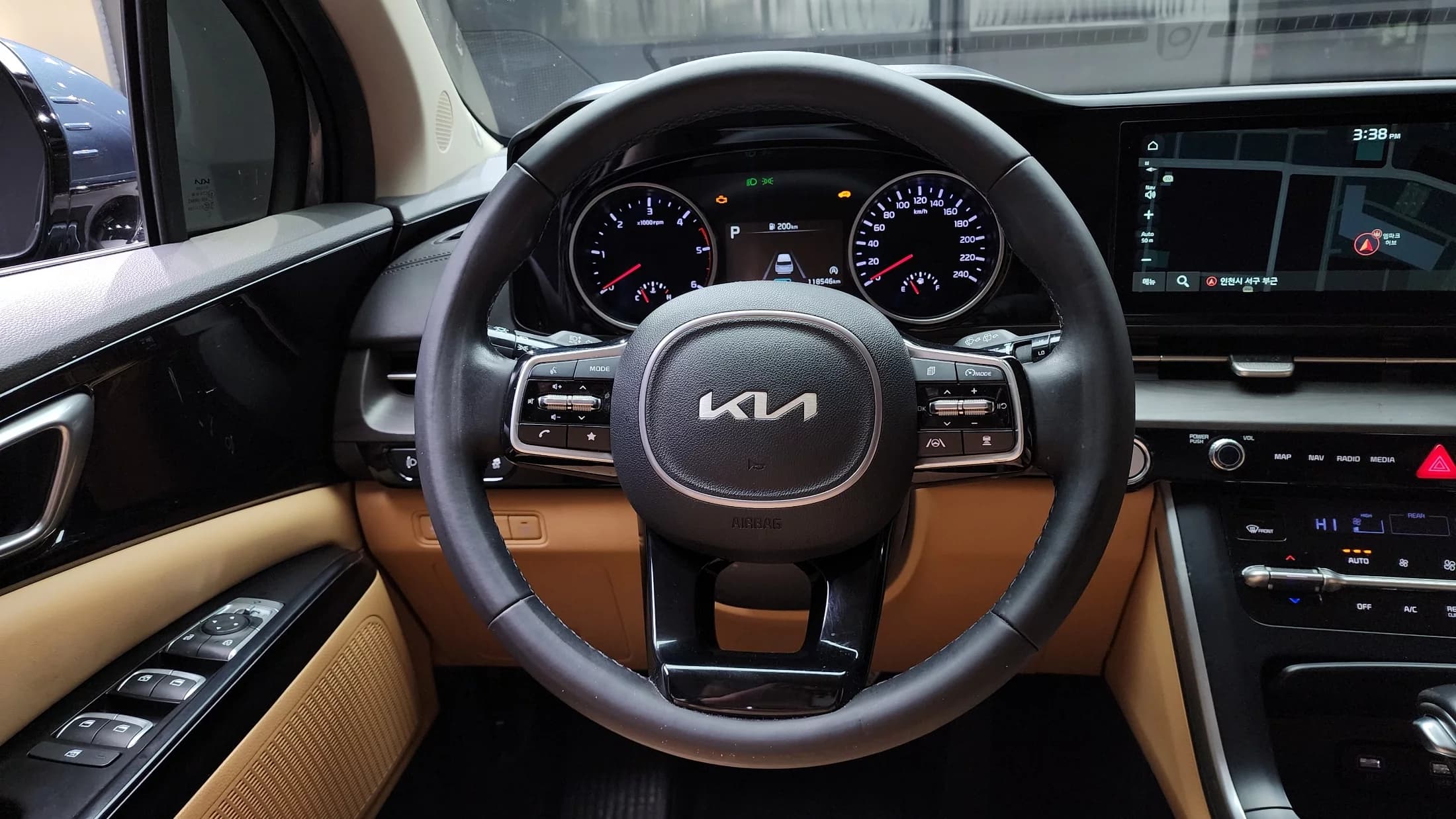 Kia Carnival 9-Seater Prestige, 2021 г. 118665 км. — фото 13