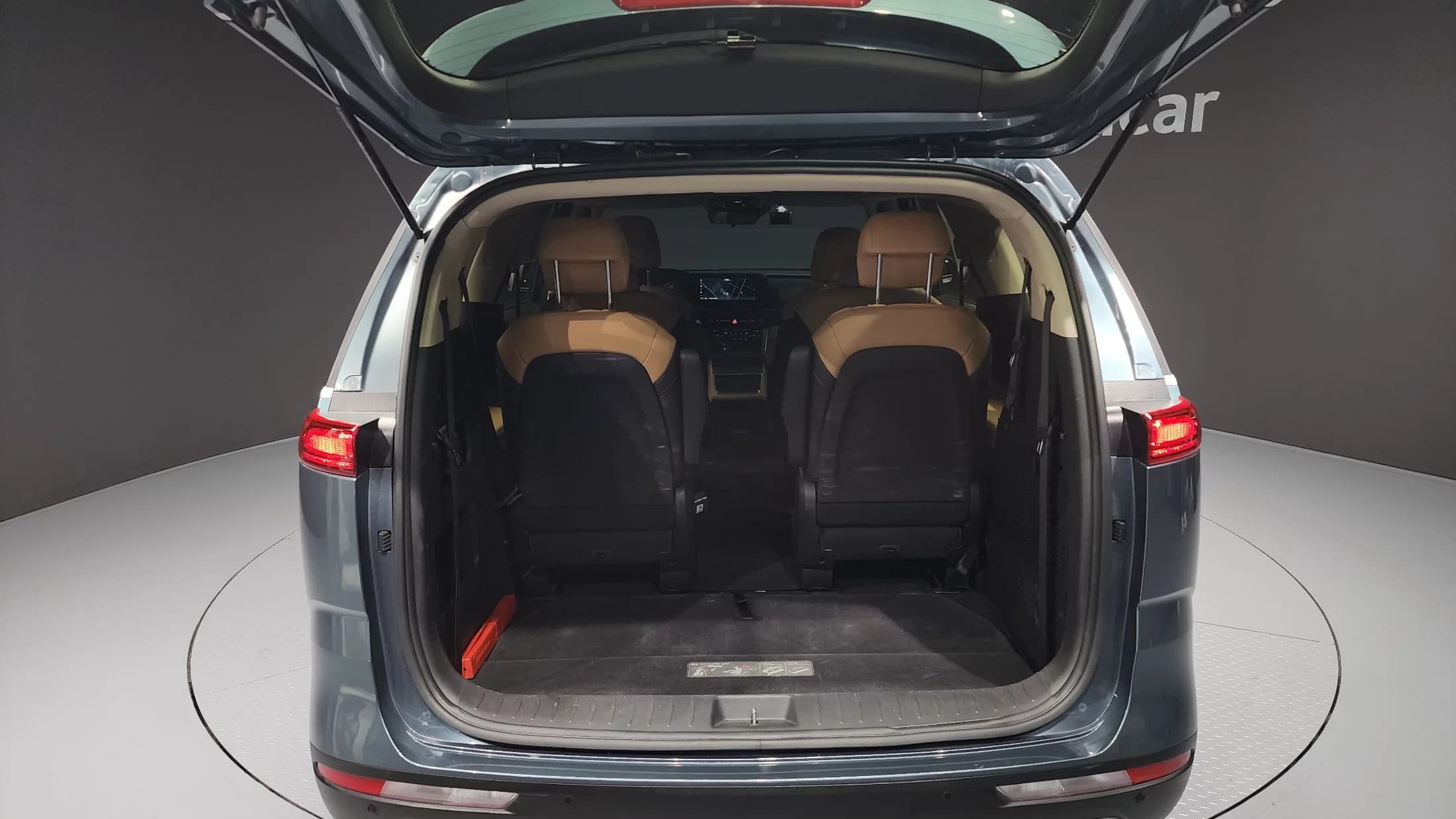 Kia Carnival 9-Seater Prestige, 2021 г. 118665 км. — фото 20